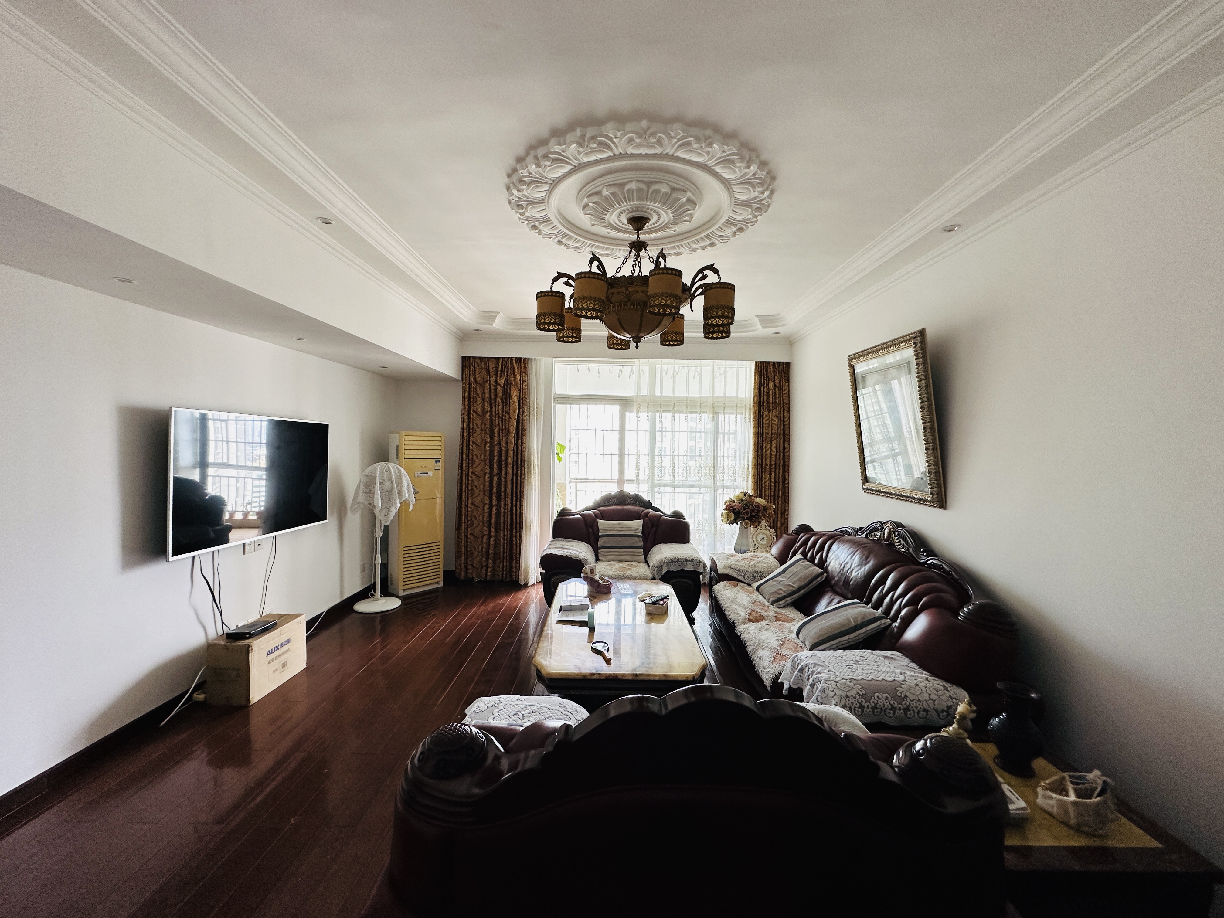 龙光海云天  3室2厅1卫    185.0万 龙光海云天  3室2厅1卫    185.0万客厅