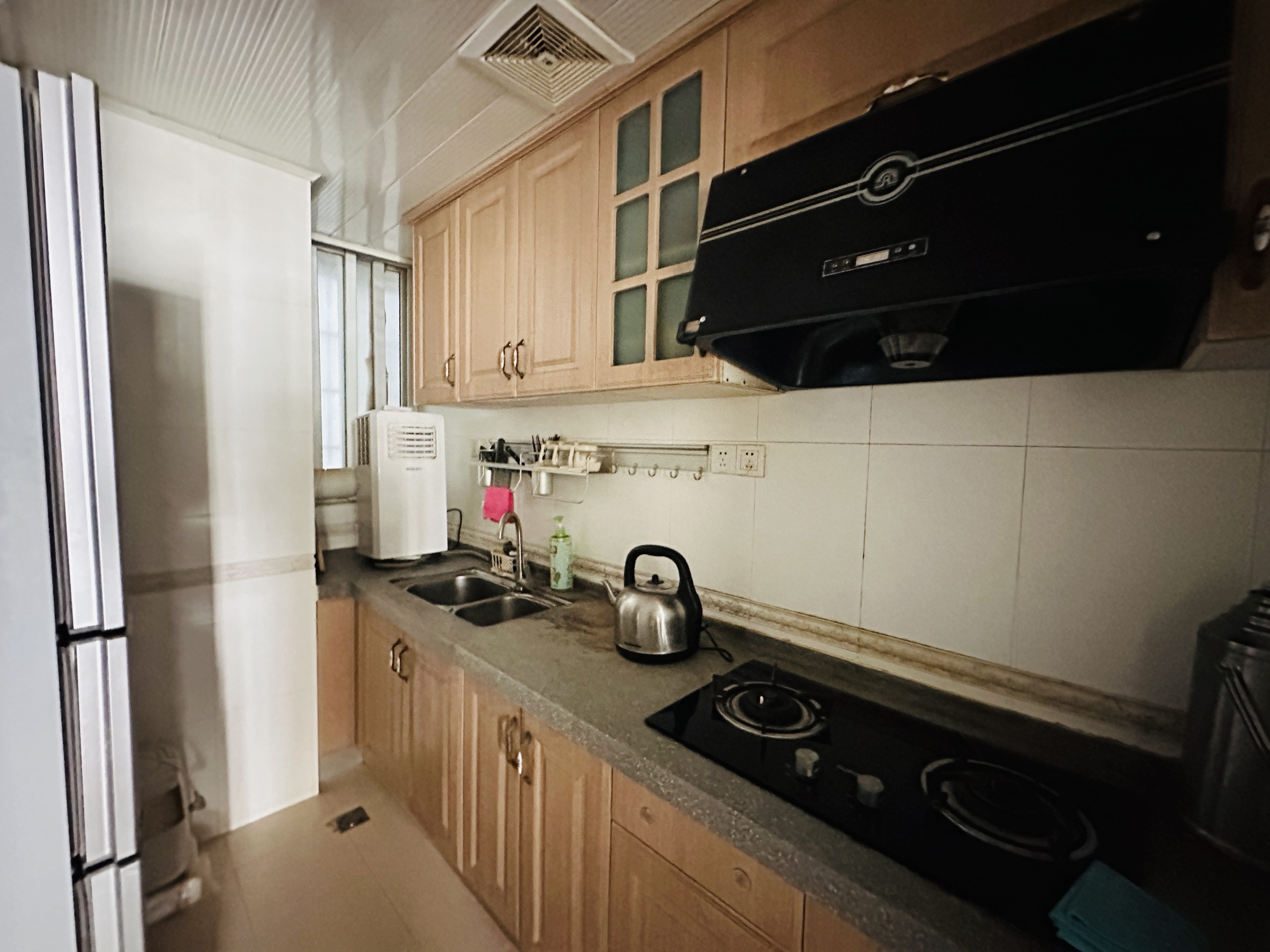 龙光海云天  3室2厅1卫    185.0万 龙光海云天  3室2厅1卫    185.0万厨房