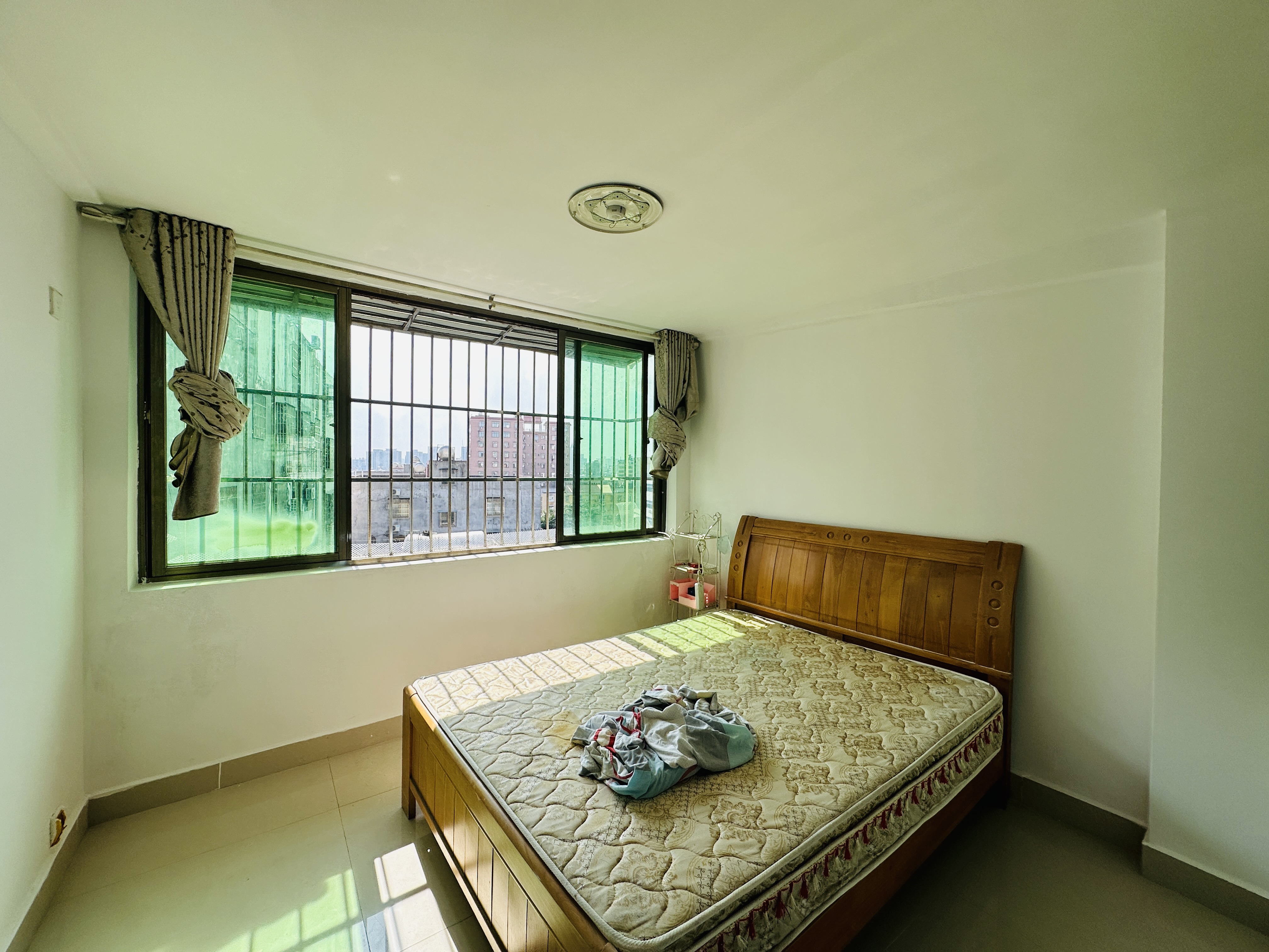 椰林小区(美兰区龙舌路) 3室2厅2卫 138.0万 椰林小区(美兰区龙舌路) 3室2厅2卫 138.0万卧室