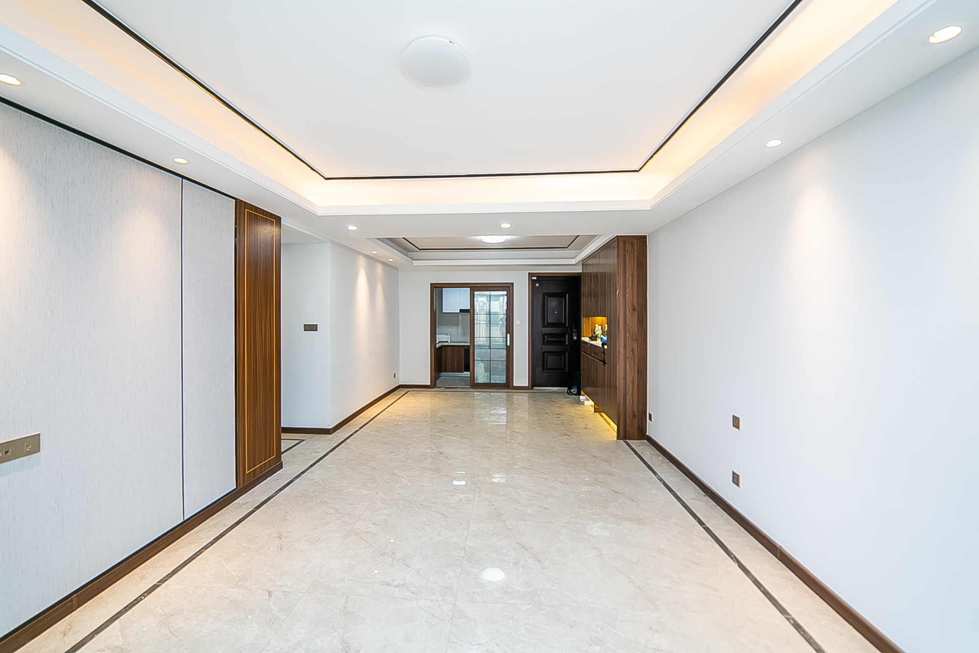 中国铁建金色蓝庭  3室2厅2卫   172.00万客厅