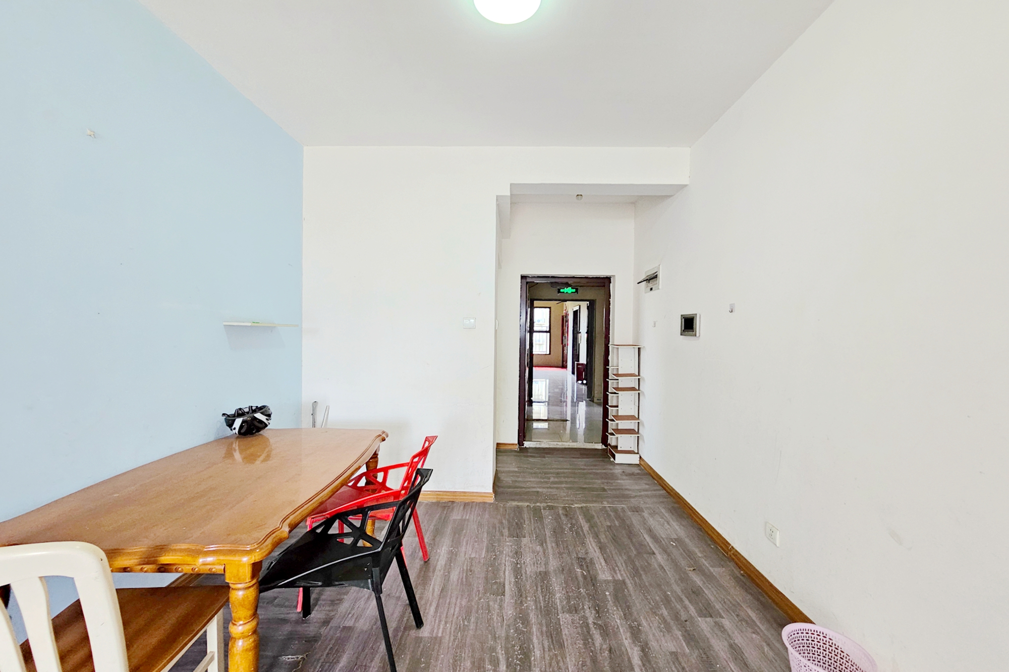 江河东澜湾 3室2厅1卫 99.0万 江河东澜湾 3室2厅1卫 99.0万客厅