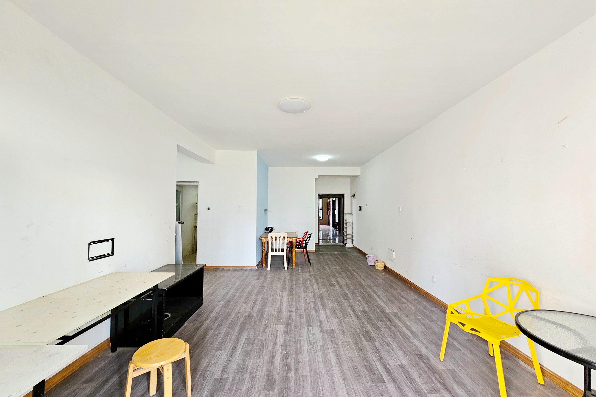 江河东澜湾 3室2厅1卫 99.0万 江河东澜湾 3室2厅1卫 99.0万客厅