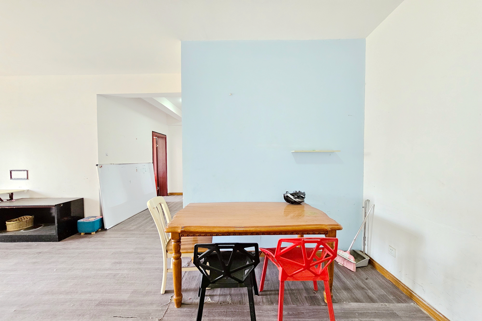 江河东澜湾 3室2厅1卫 99.0万 江河东澜湾 3室2厅1卫 99.0万客厅