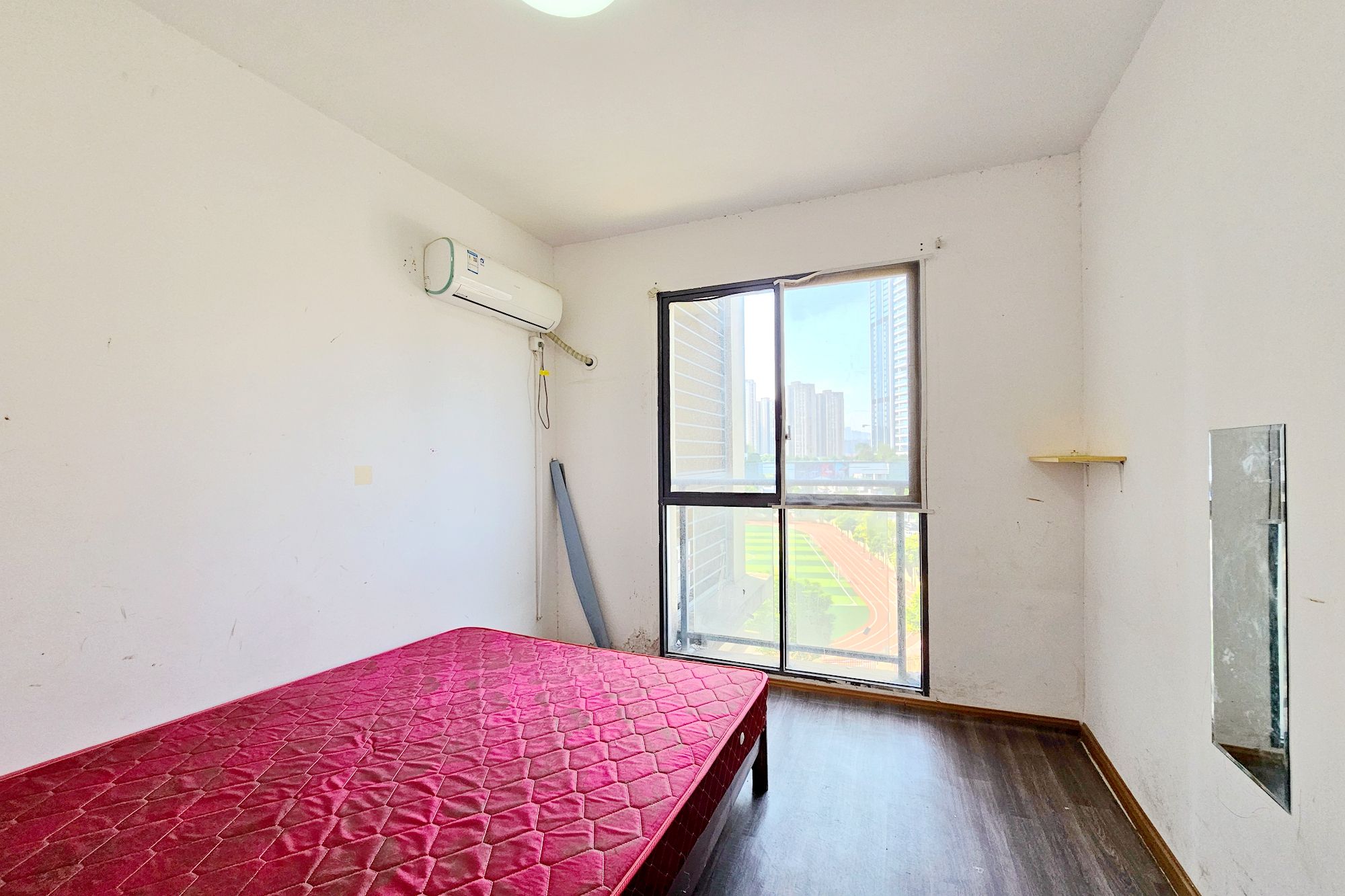 江河东澜湾 3室2厅1卫 99.0万 江河东澜湾 3室2厅1卫 99.0万卧室