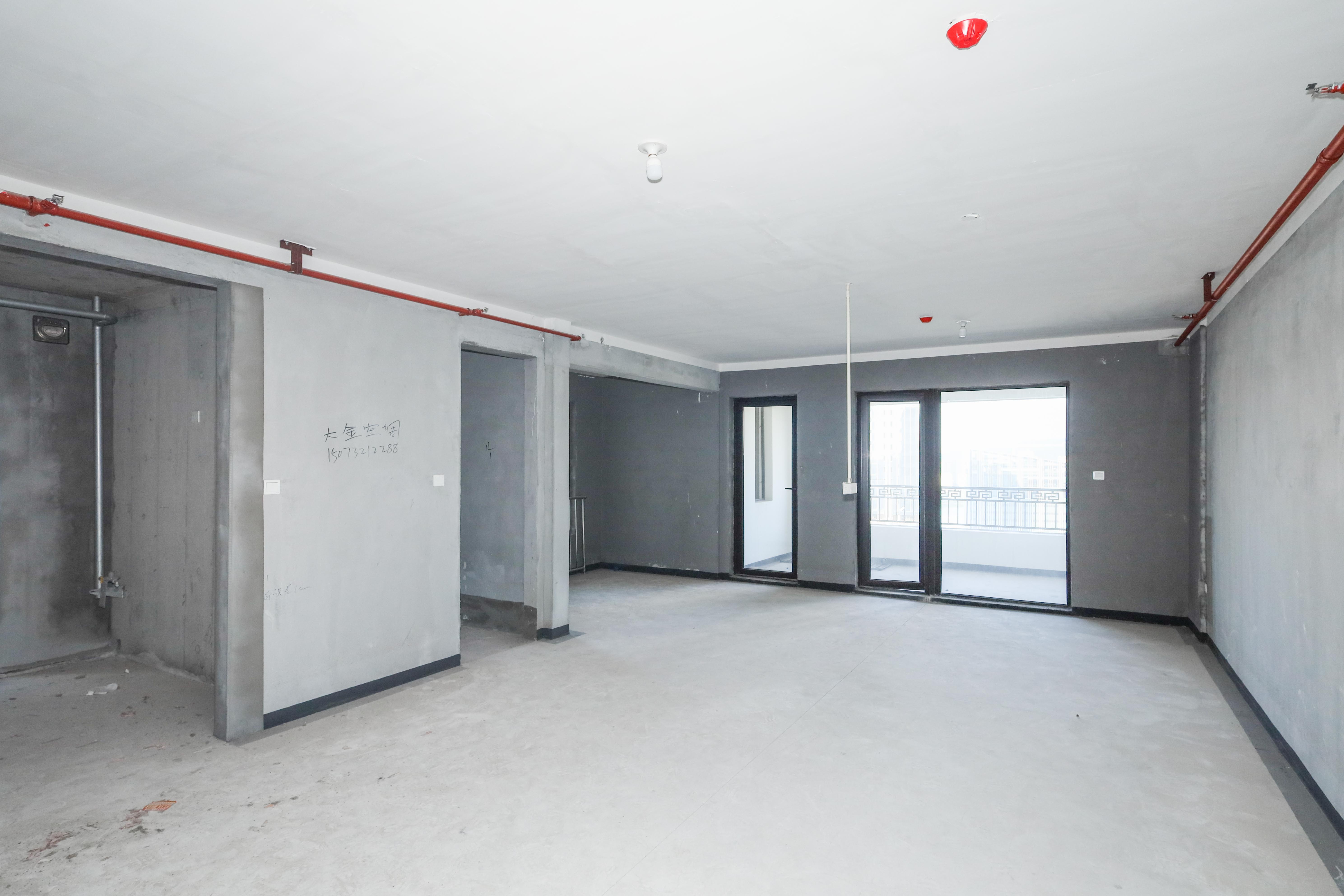 建发央著  5室2厅3卫   430.00万客厅
