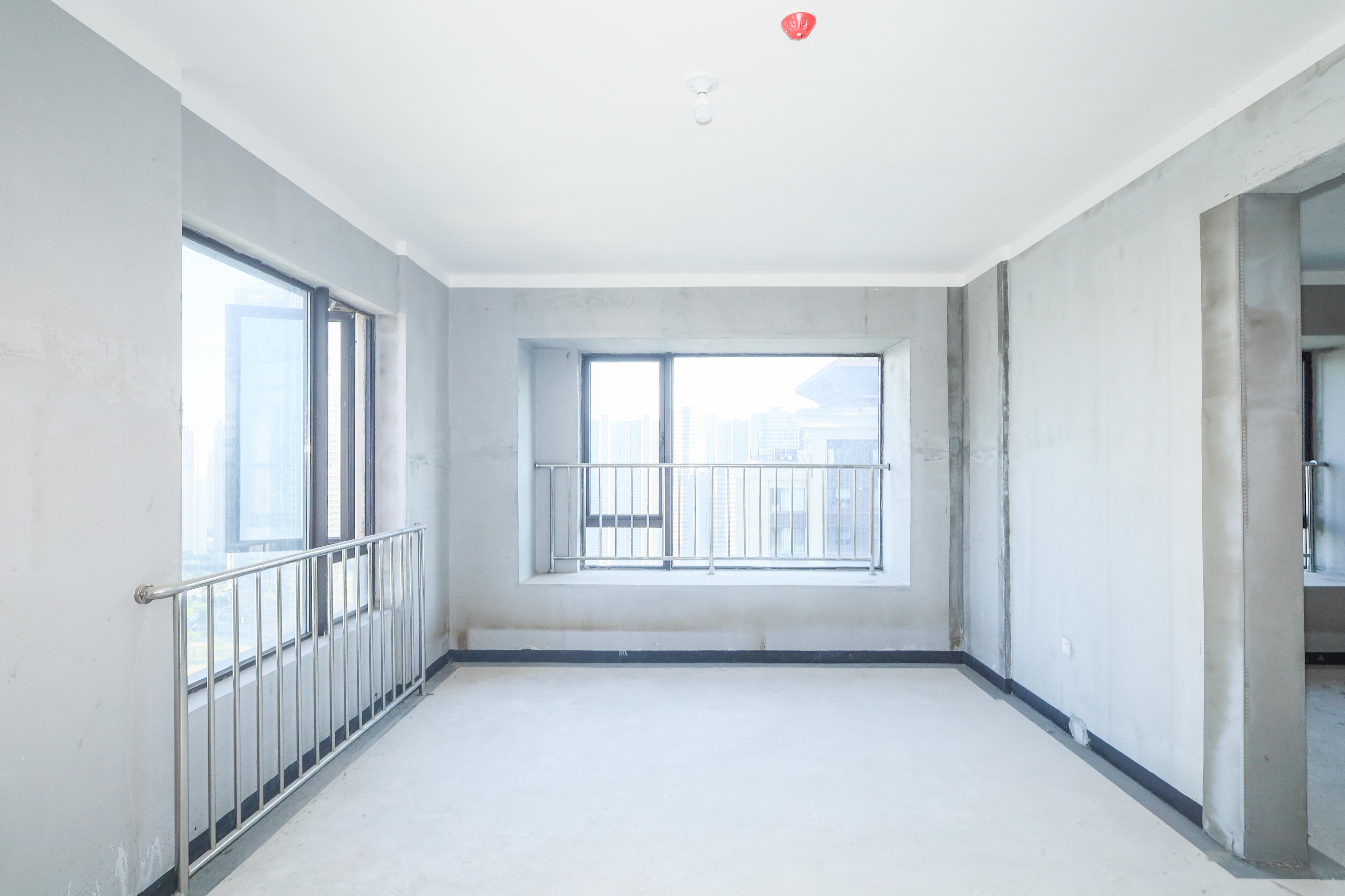 建发央著  5室2厅3卫   430.00万卧室