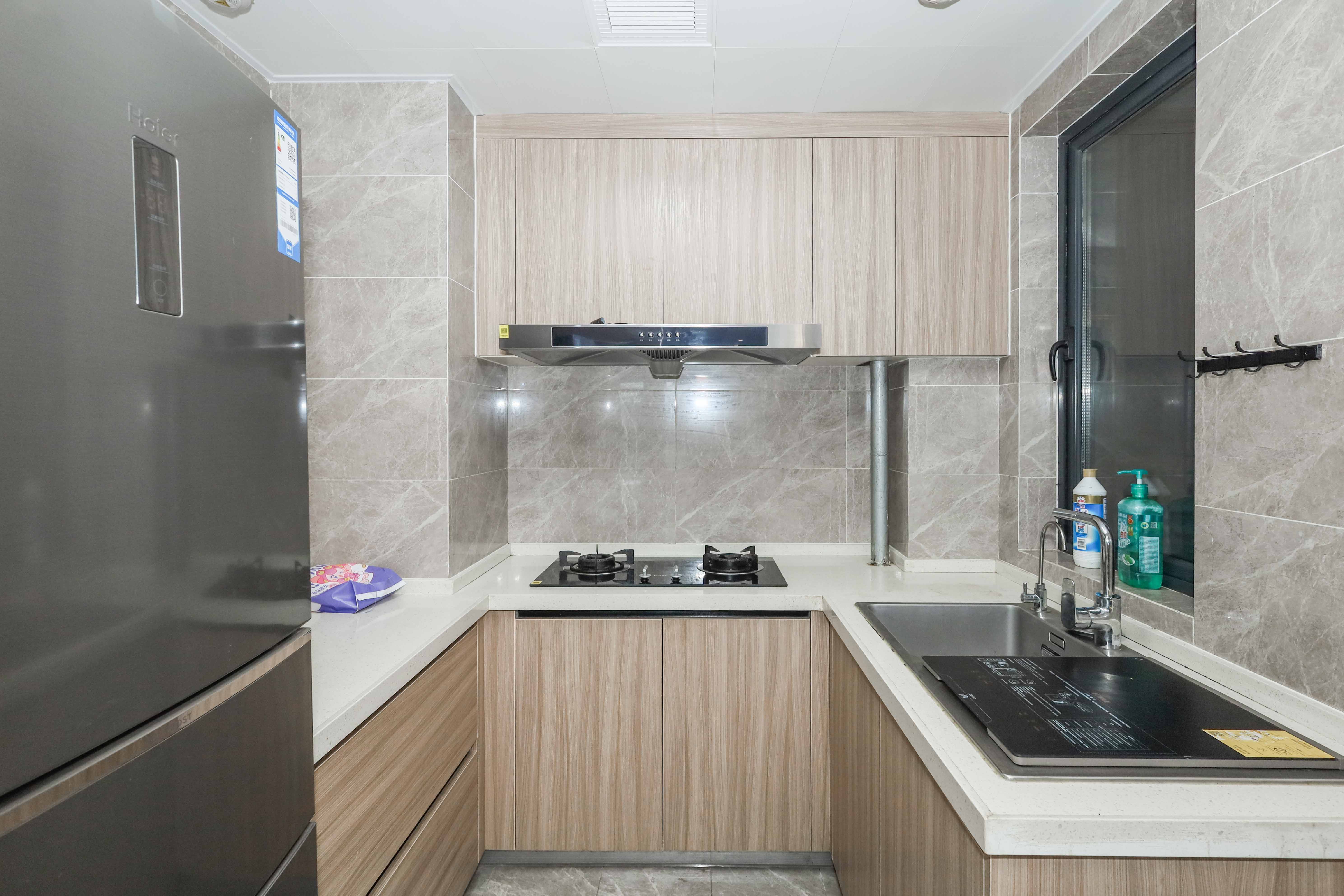 南山梅溪一方  3室2厅2卫    128.0万 南山梅溪一方  3室2厅2卫    128.0万厨房