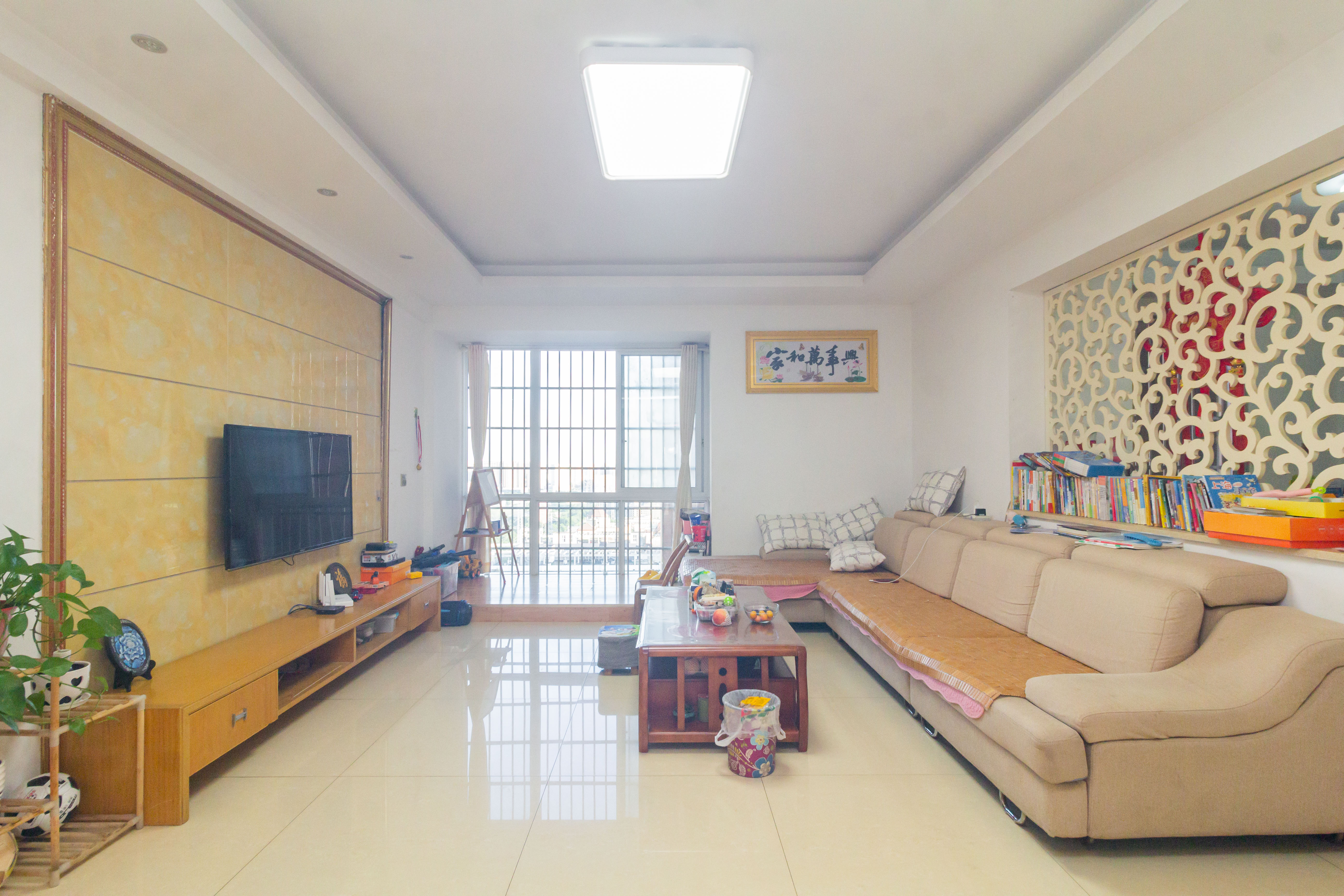 爵士湘  4室2厅2卫    64.5万 爵士湘  4室2厅2卫    64.5万客厅