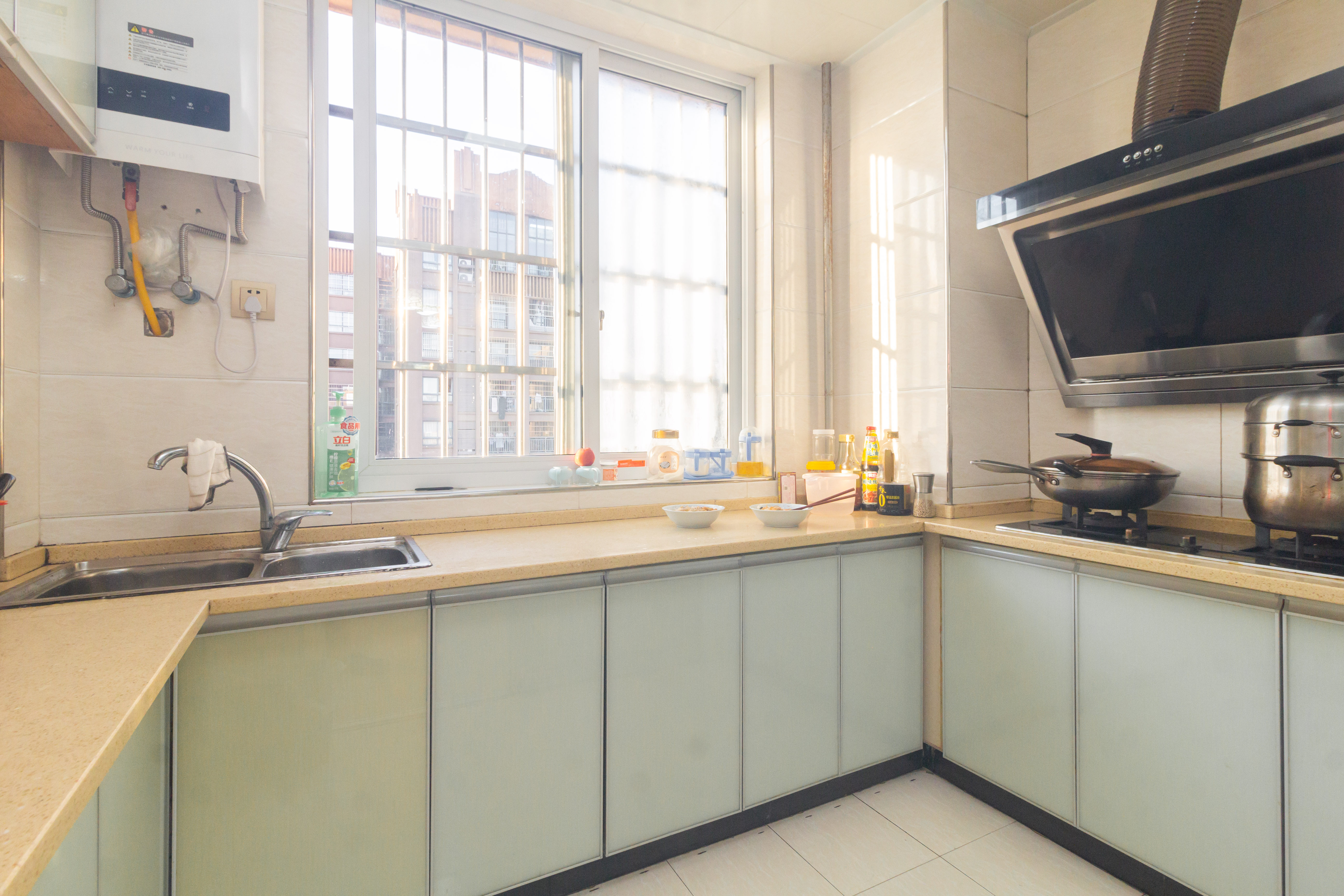 爵士湘  4室2厅2卫    64.5万 爵士湘  4室2厅2卫    64.5万厨房