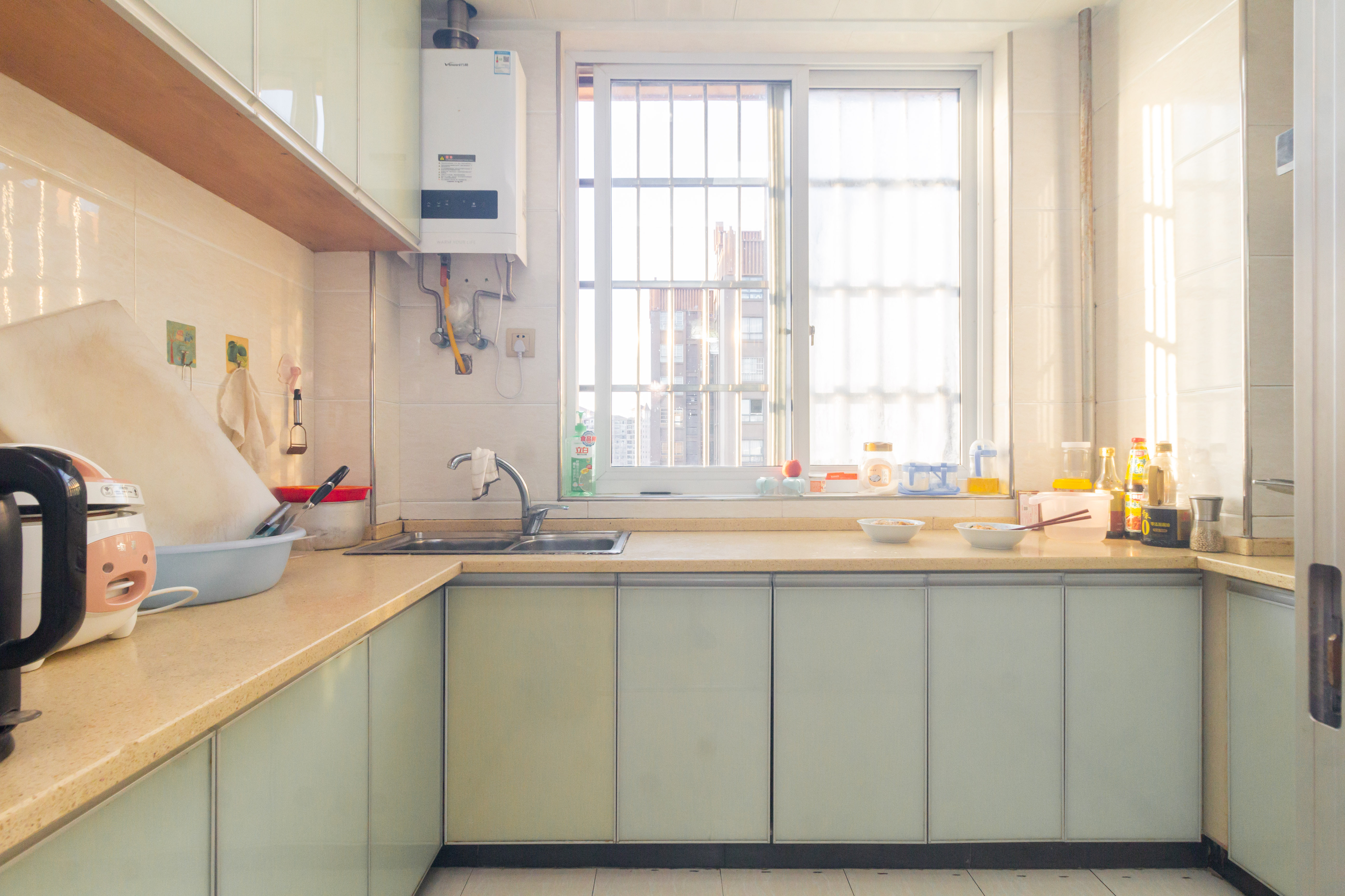 爵士湘  4室2厅2卫    64.5万 爵士湘  4室2厅2卫    64.5万厨房