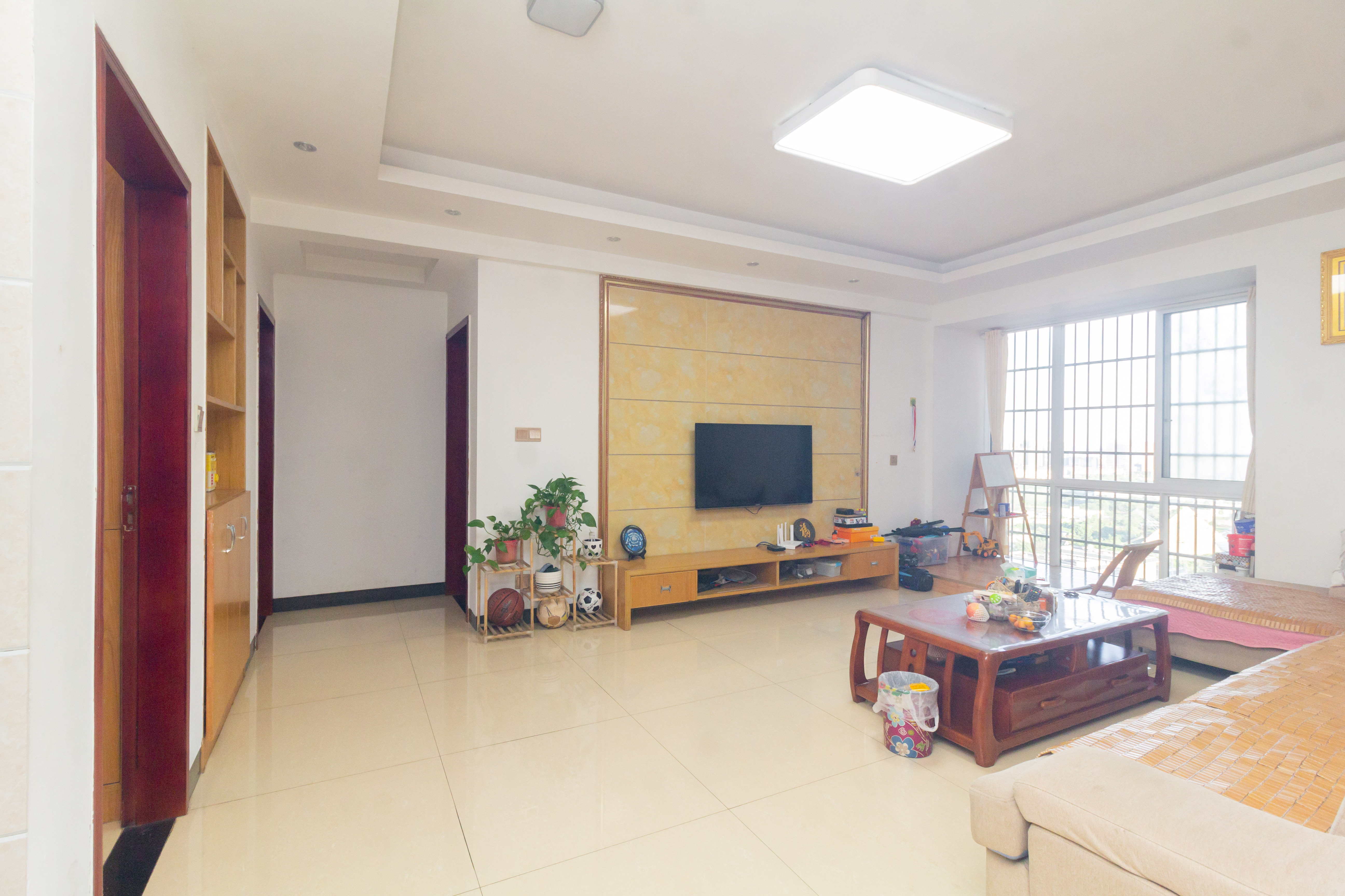 爵士湘  4室2厅2卫    64.5万 爵士湘  4室2厅2卫    64.5万客厅