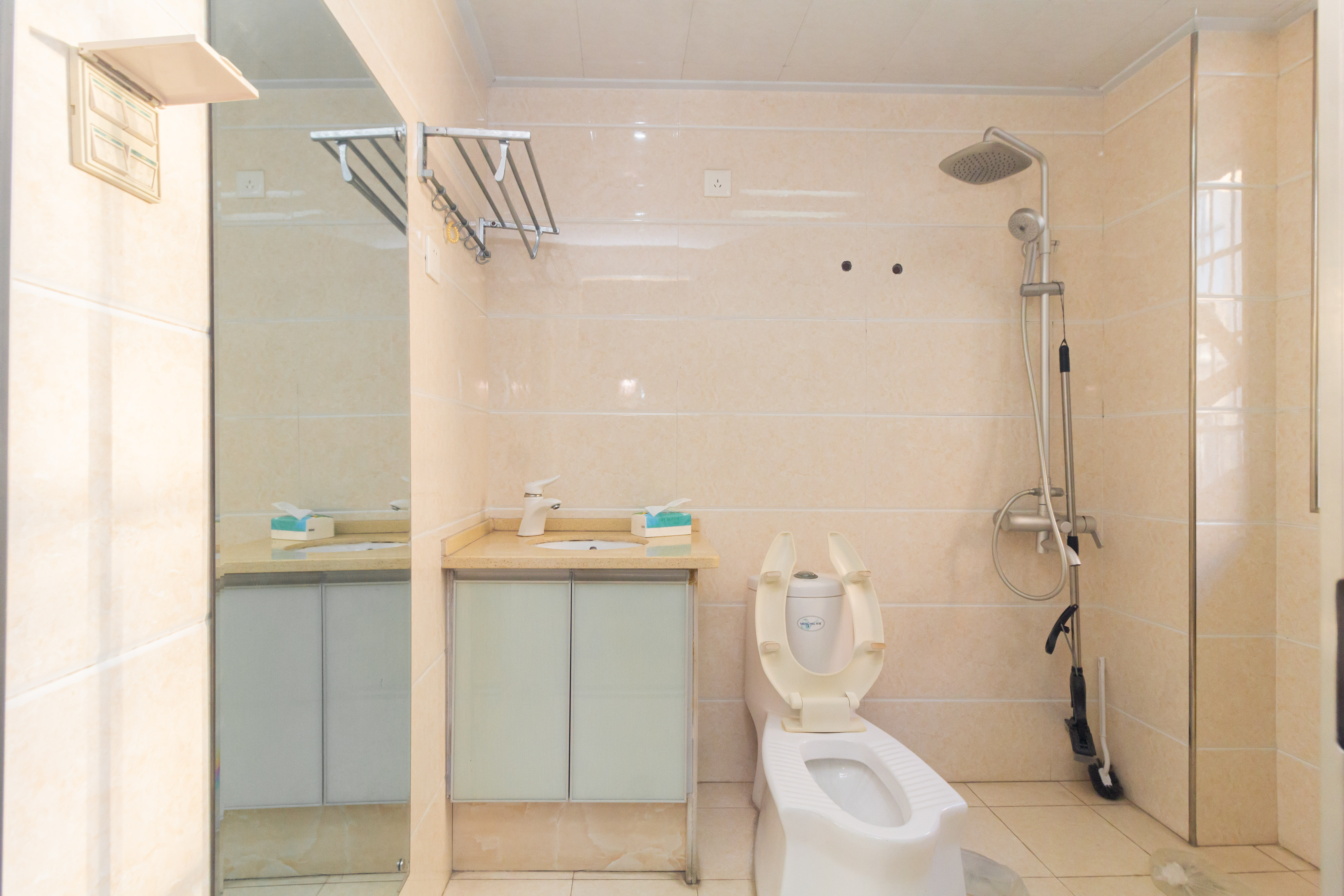 爵士湘  4室2厅2卫    64.5万 爵士湘  4室2厅2卫    64.5万卫生间