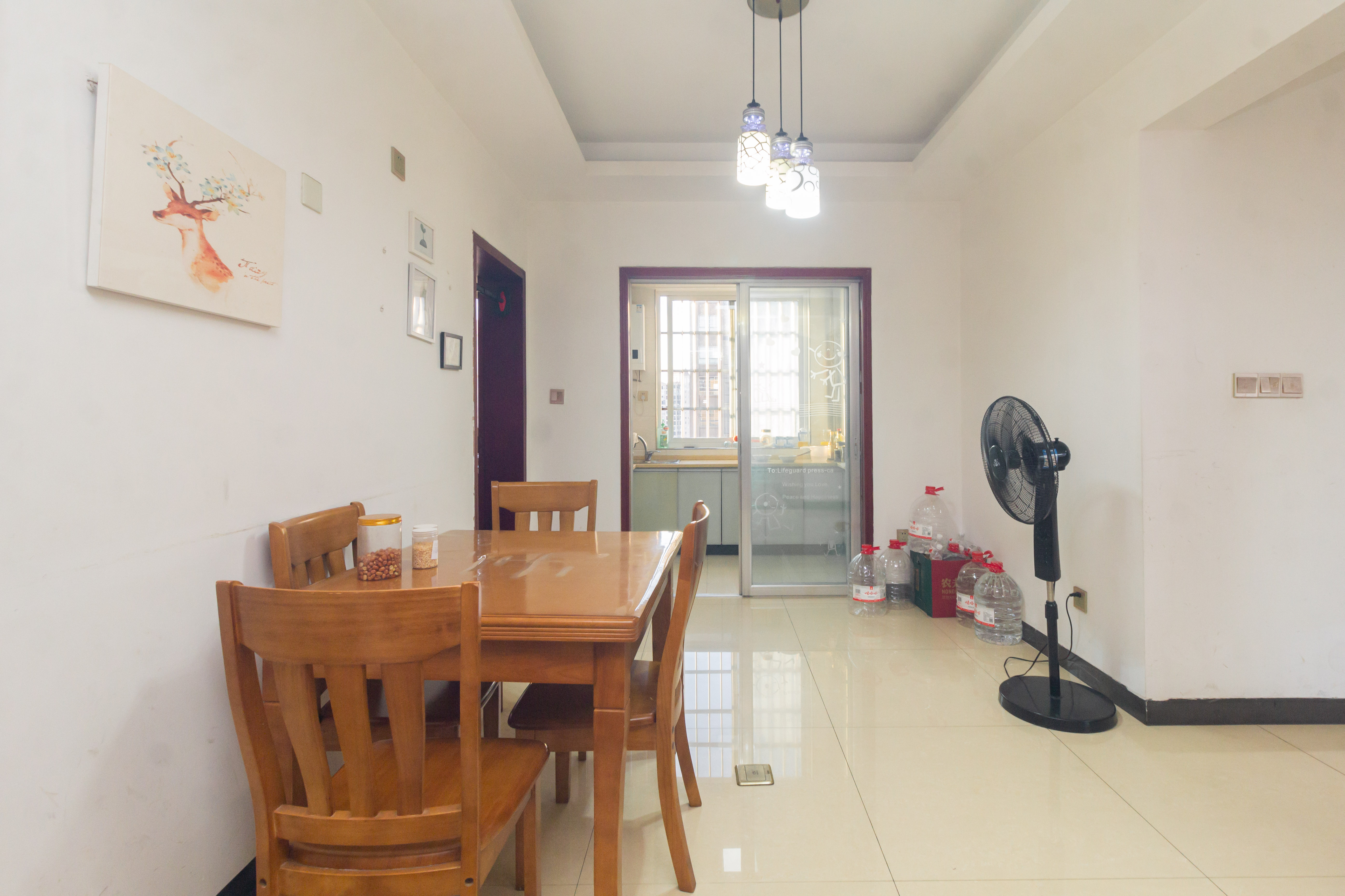 爵士湘  4室2厅2卫    64.5万 爵士湘  4室2厅2卫    64.5万卧室