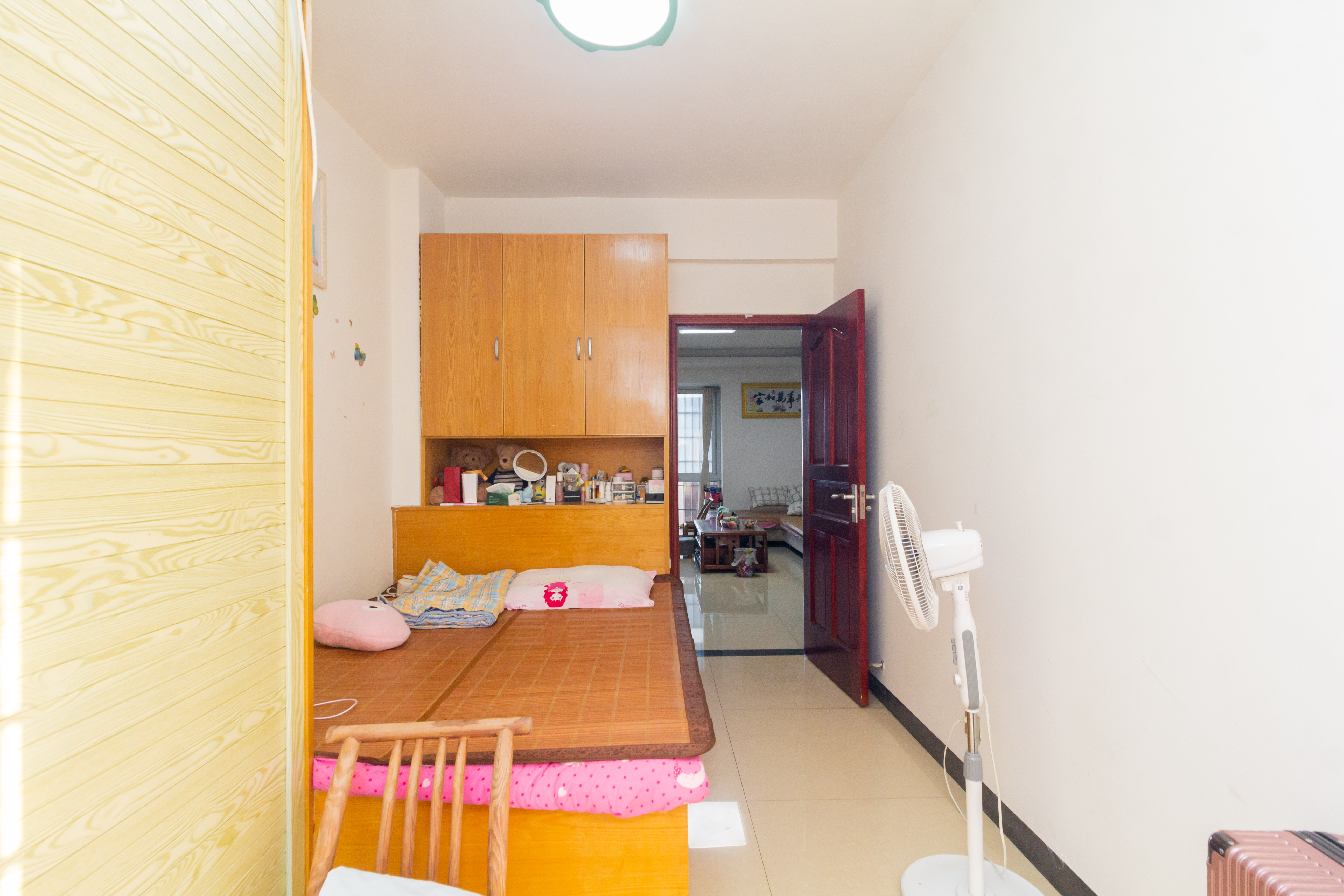 爵士湘  4室2厅2卫    64.5万 爵士湘  4室2厅2卫    64.5万卧室