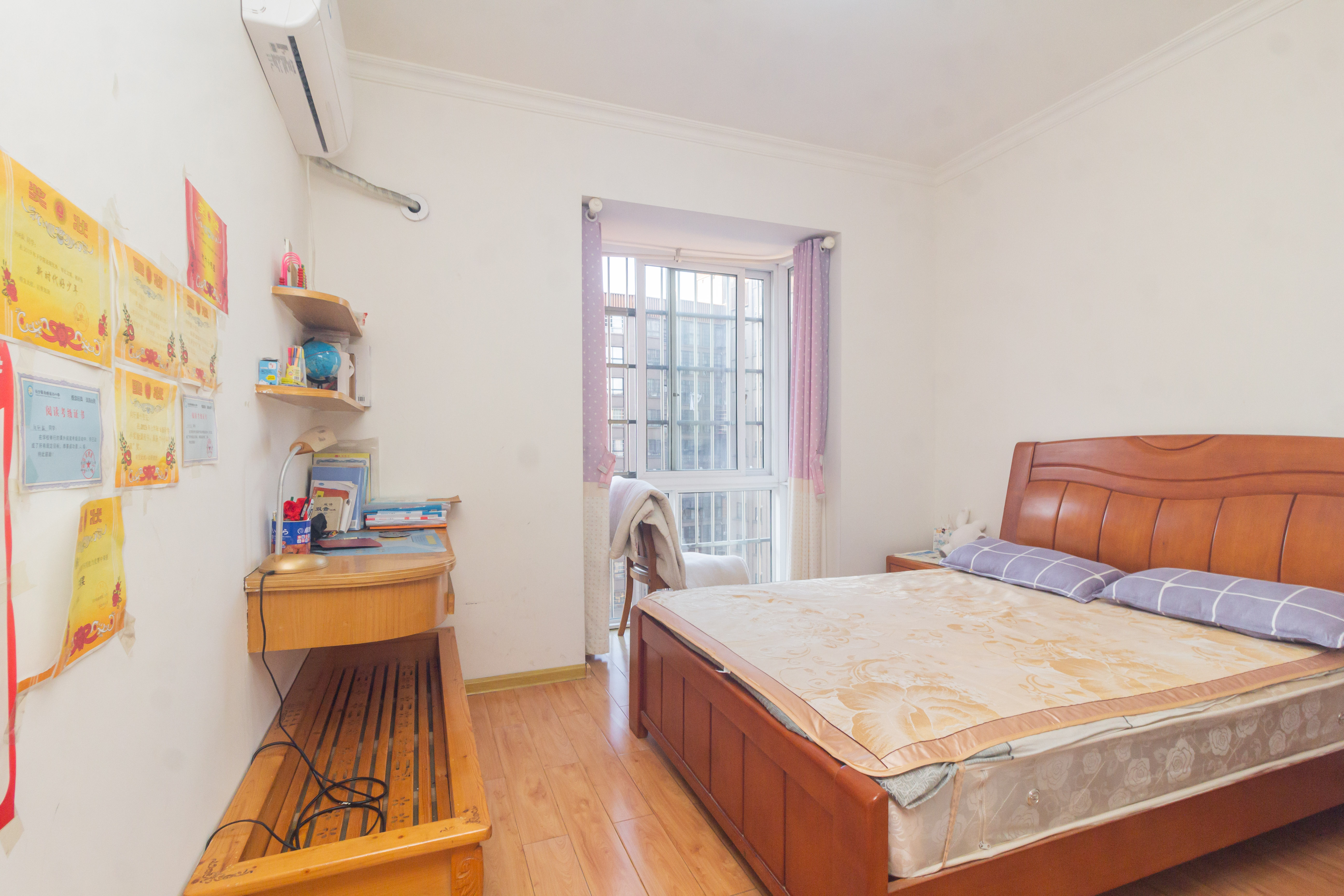 爵士湘  4室2厅2卫    64.5万 爵士湘  4室2厅2卫    64.5万卧室