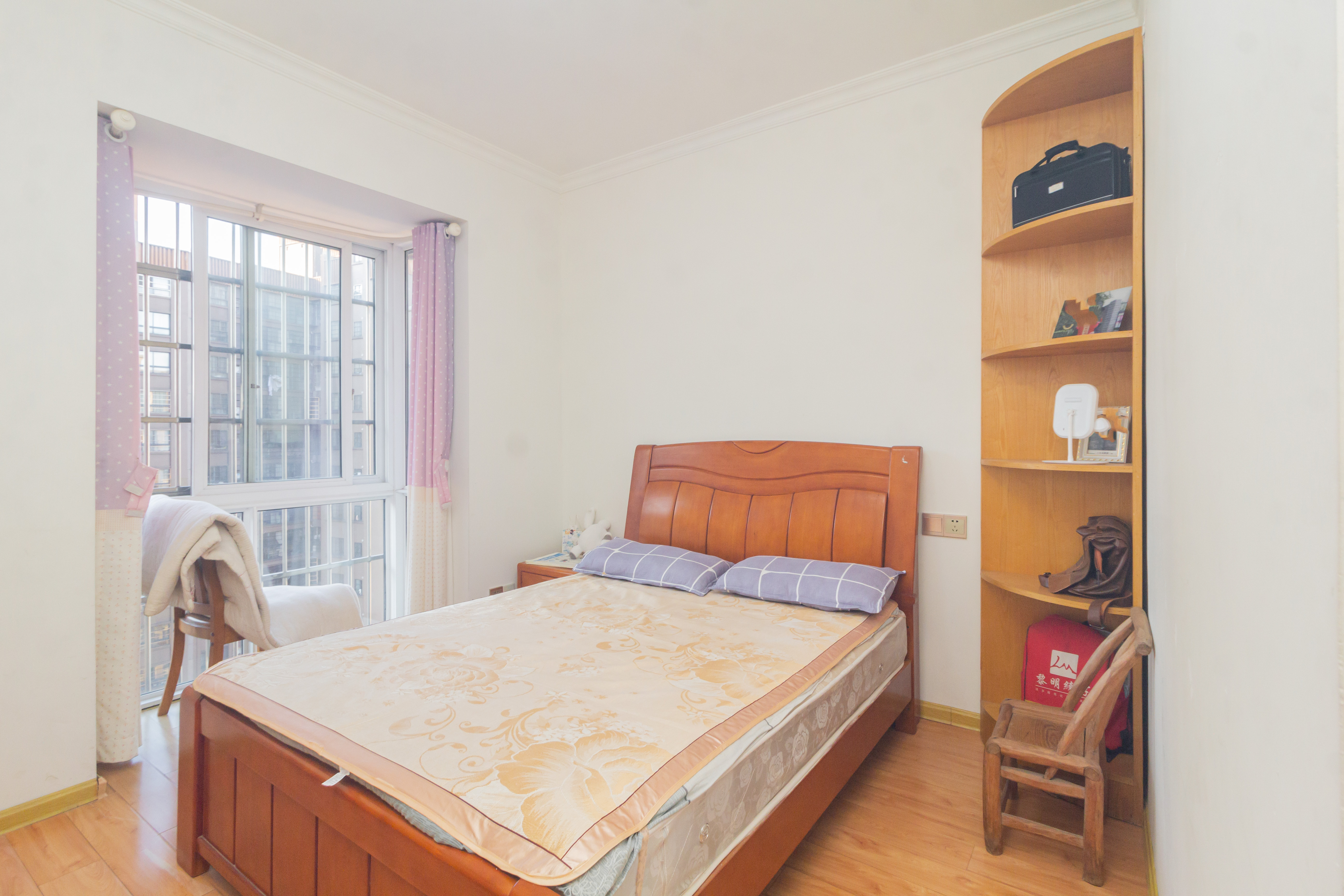 爵士湘  4室2厅2卫    64.5万 爵士湘  4室2厅2卫    64.5万卧室