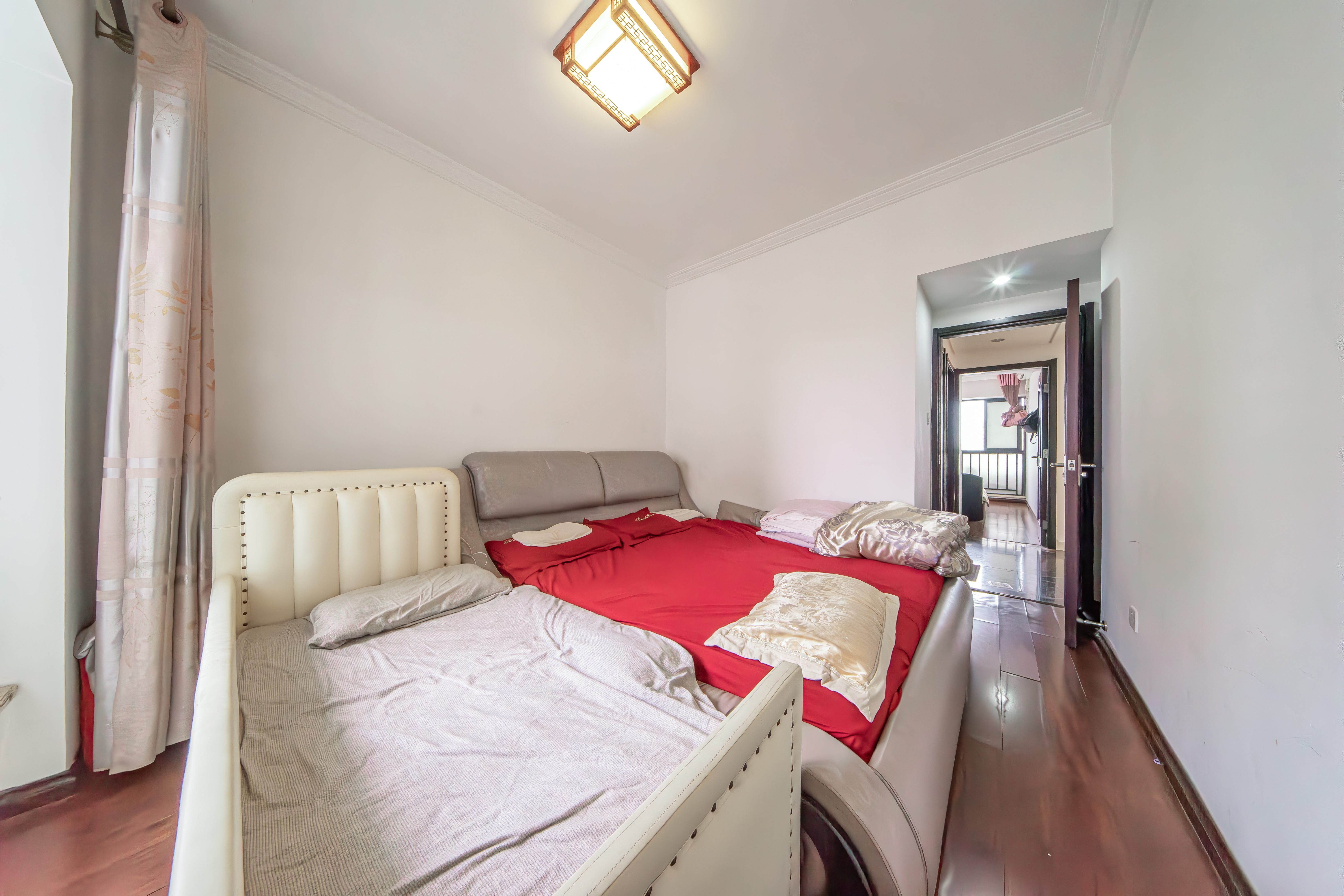 富苑小区  3室2厅1卫    79.0万 富苑小区  3室2厅1卫    79.0万卧室