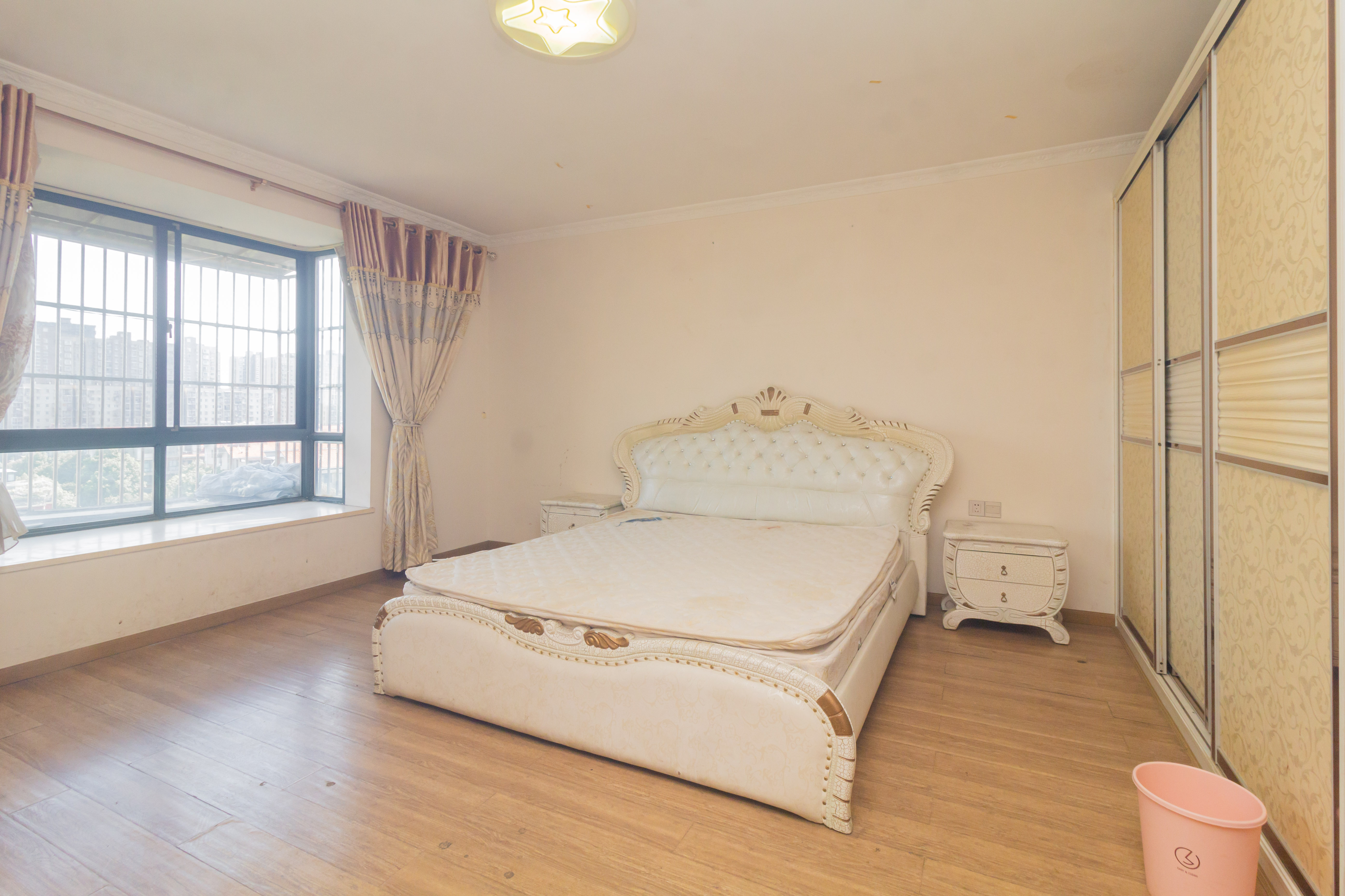 东业早安星城 3室2厅2卫 95.0万 东业早安星城 3室2厅2卫 95.0万卧室