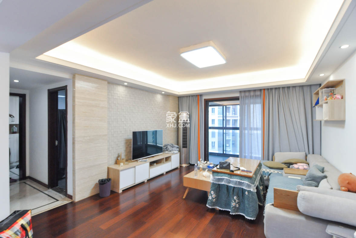 达美D6区  4室2厅2卫    150.0万 达美D6区  4室2厅2卫    150.0万客厅