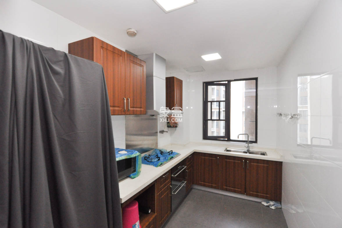 达美D6区  4室2厅2卫    150.0万 达美D6区  4室2厅2卫    150.0万厨房