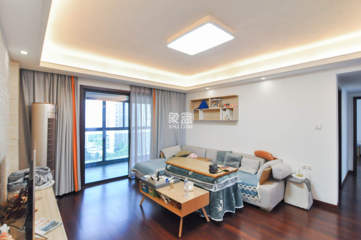 达美D6区  4室2厅2卫    150.0万 达美D6区  4室2厅2卫    150.0万客厅