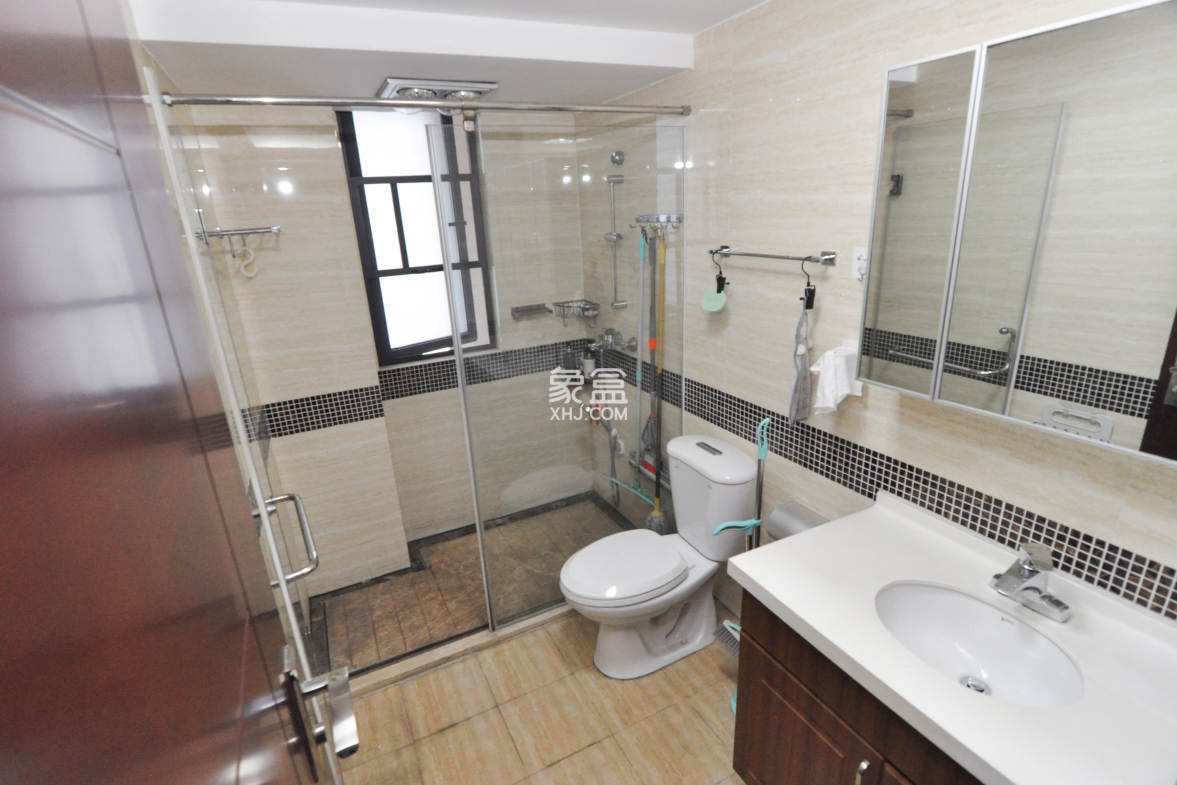 达美D6区  4室2厅2卫    150.0万 达美D6区  4室2厅2卫    150.0万卫生间