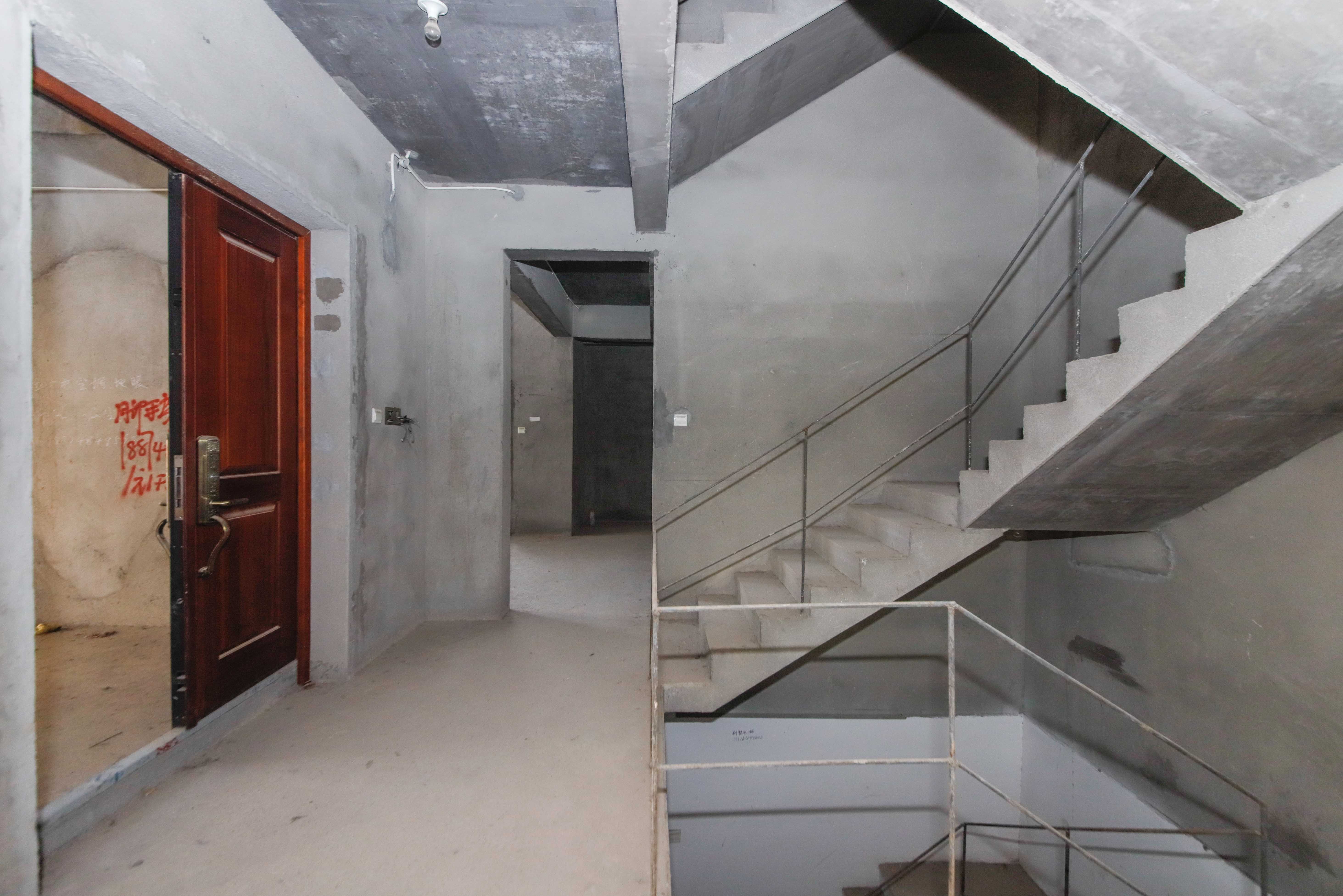 中海梅溪湖壹号  8室3厅4卫    2300.0万 中海梅溪湖壹号  8室3厅4卫    2300.0万其他