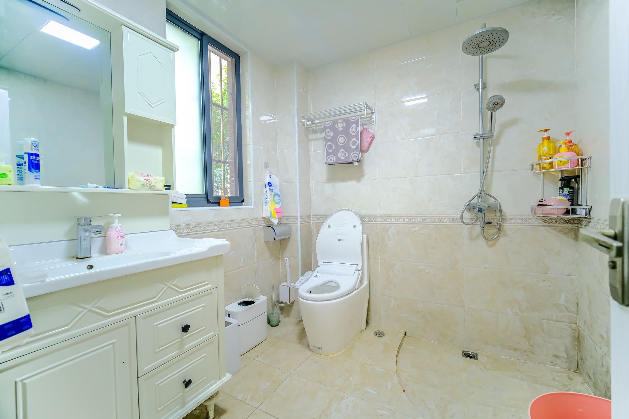 世景华庭 3室2厅2卫 82.8万 世景华庭 3室2厅2卫 82.8万卫生间