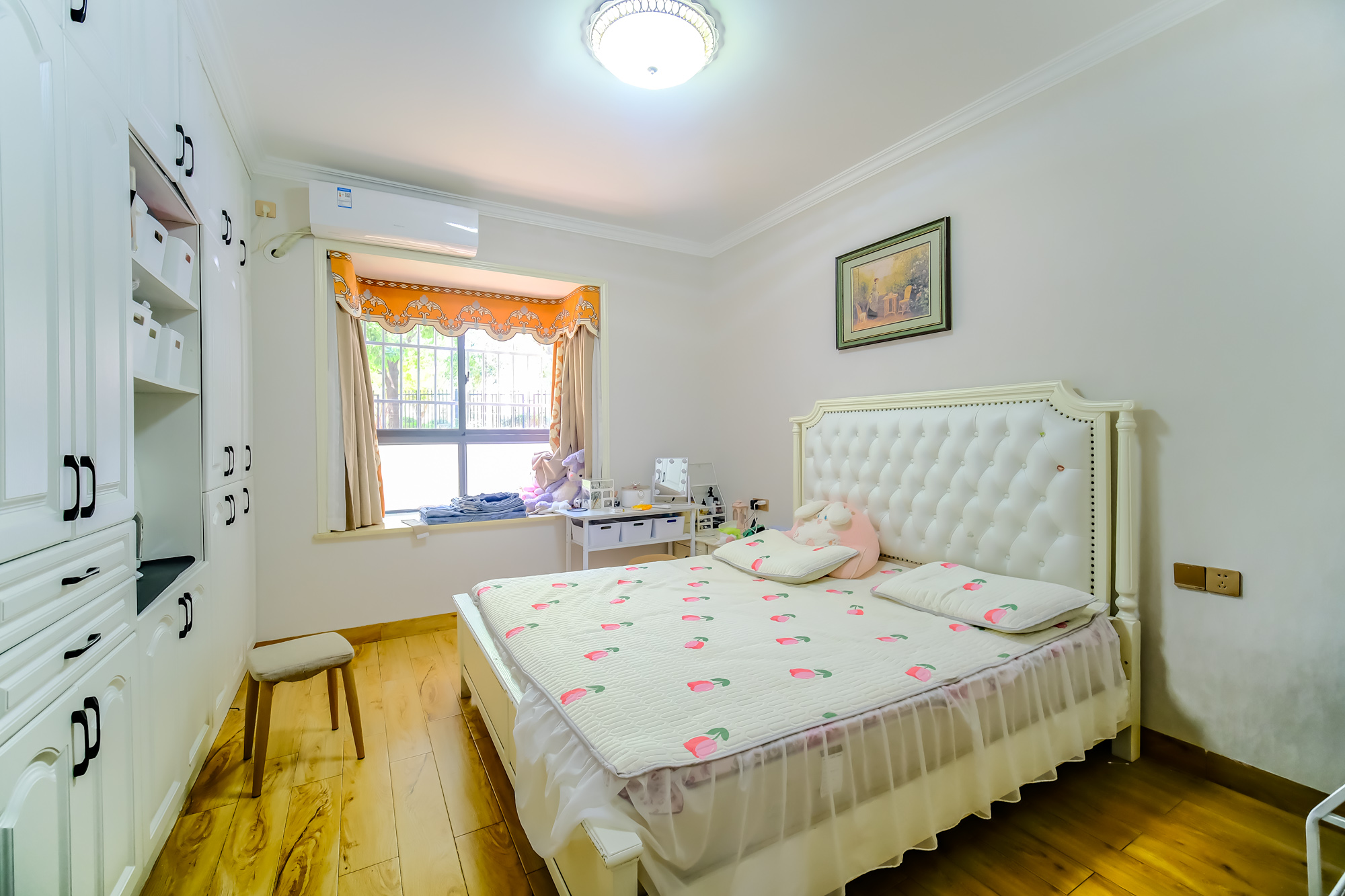 世景华庭 3室2厅2卫 82.8万 世景华庭 3室2厅2卫 82.8万卧室