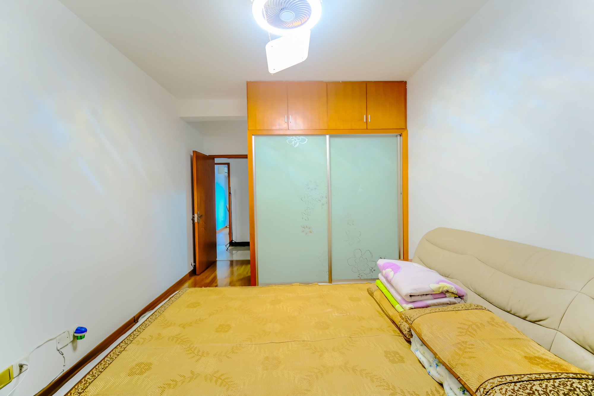 红树湾 3室2厅2卫 79.8万 红树湾 3室2厅2卫 79.8万卧室