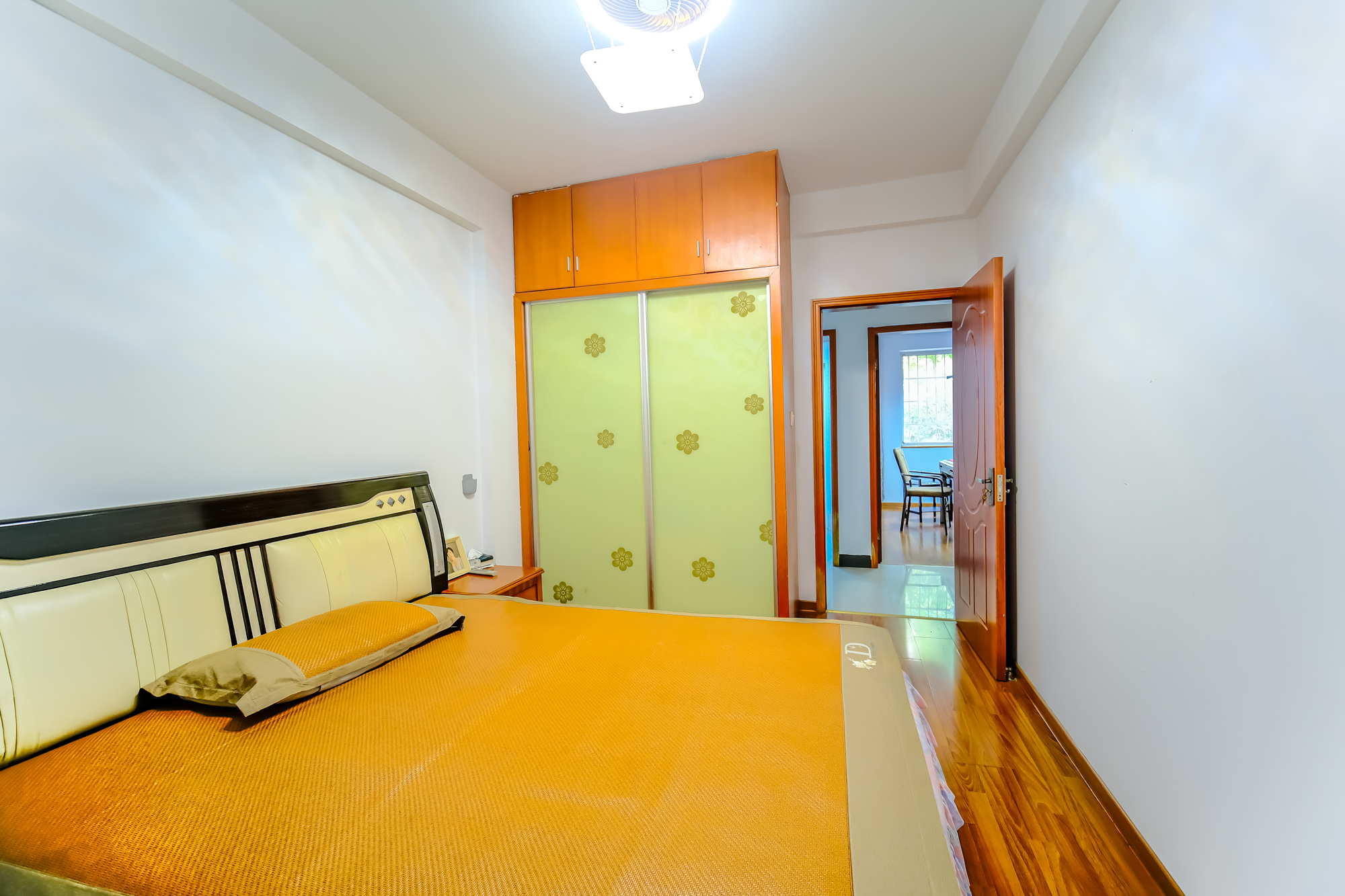 红树湾 3室2厅2卫 79.8万 红树湾 3室2厅2卫 79.8万卧室