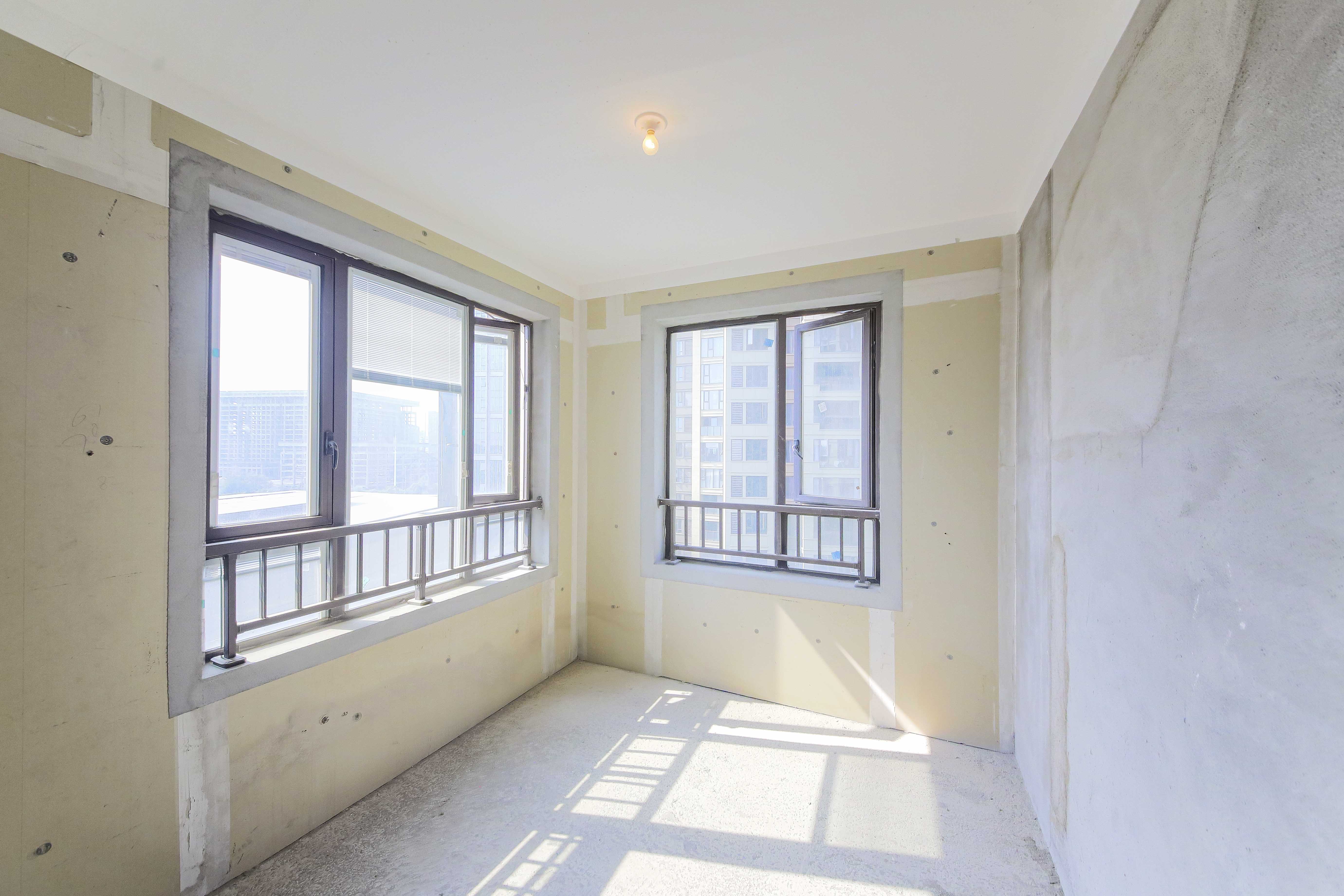 天城国际广场  4室2厅2卫    175.0万 天城国际广场  4室2厅2卫    175.0万卧室