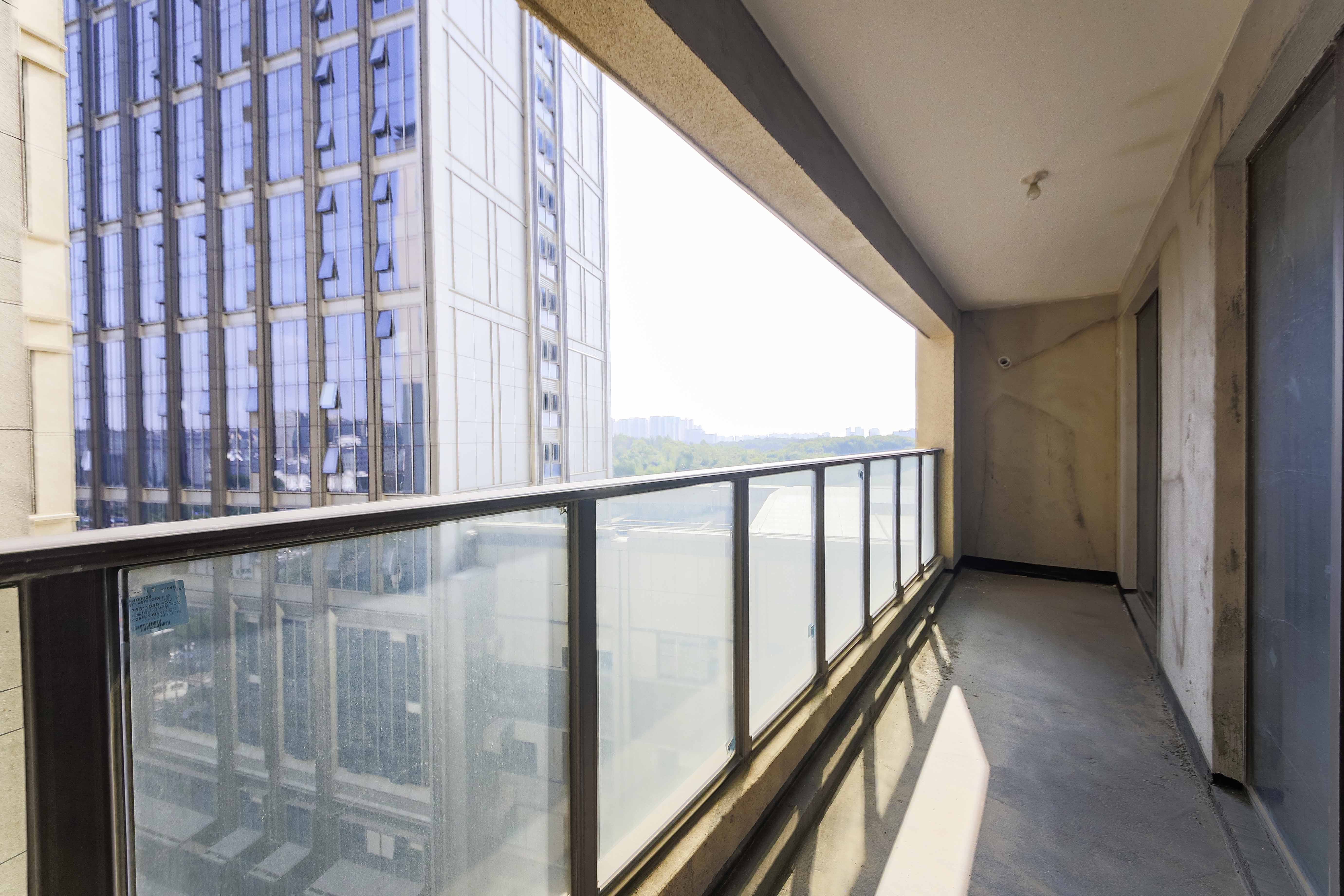 天城国际广场  4室2厅2卫    175.0万 天城国际广场  4室2厅2卫    175.0万阳台