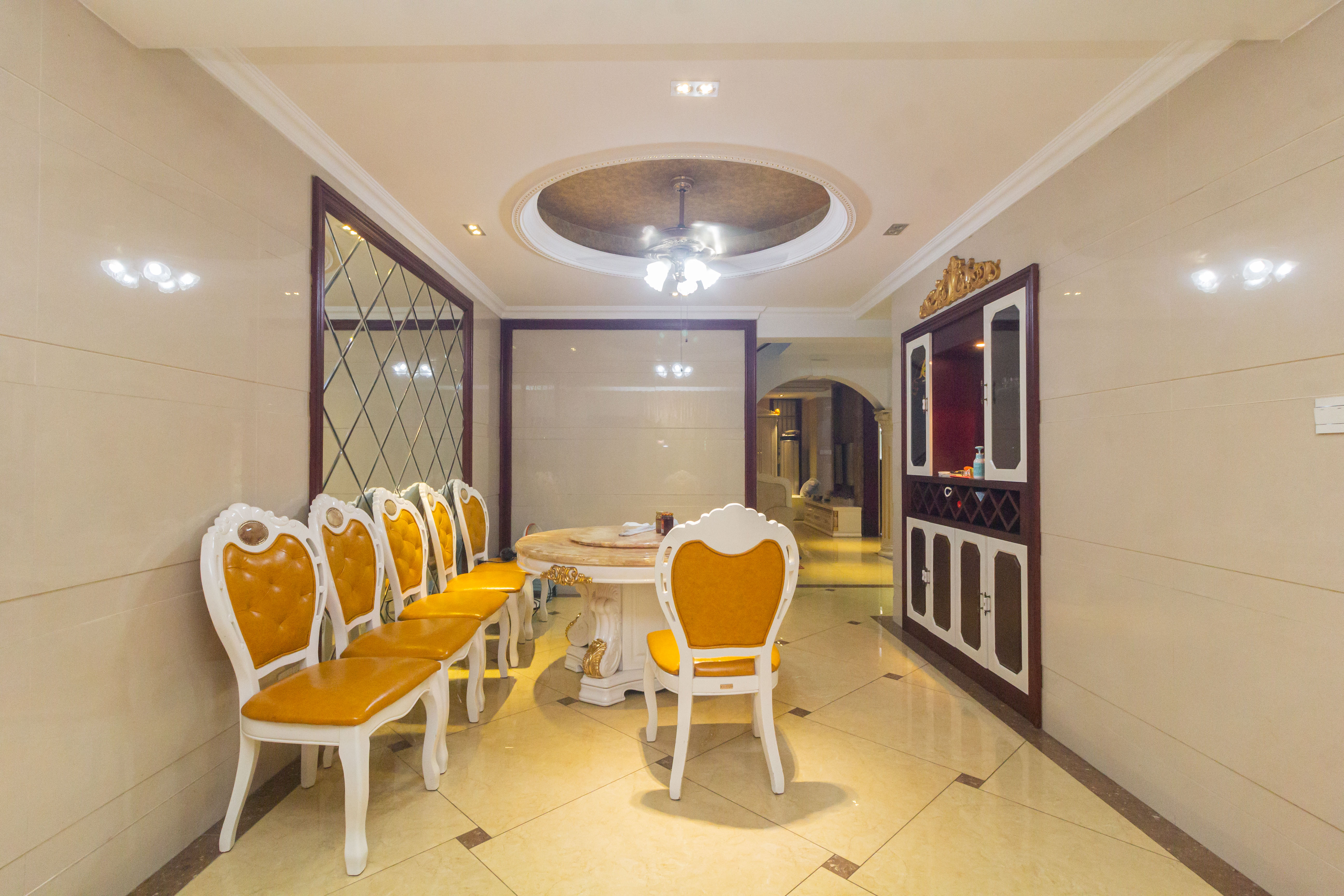 东业早安星城 5室2厅3卫 267.8万 东业早安星城 5室2厅3卫 267.8万客厅