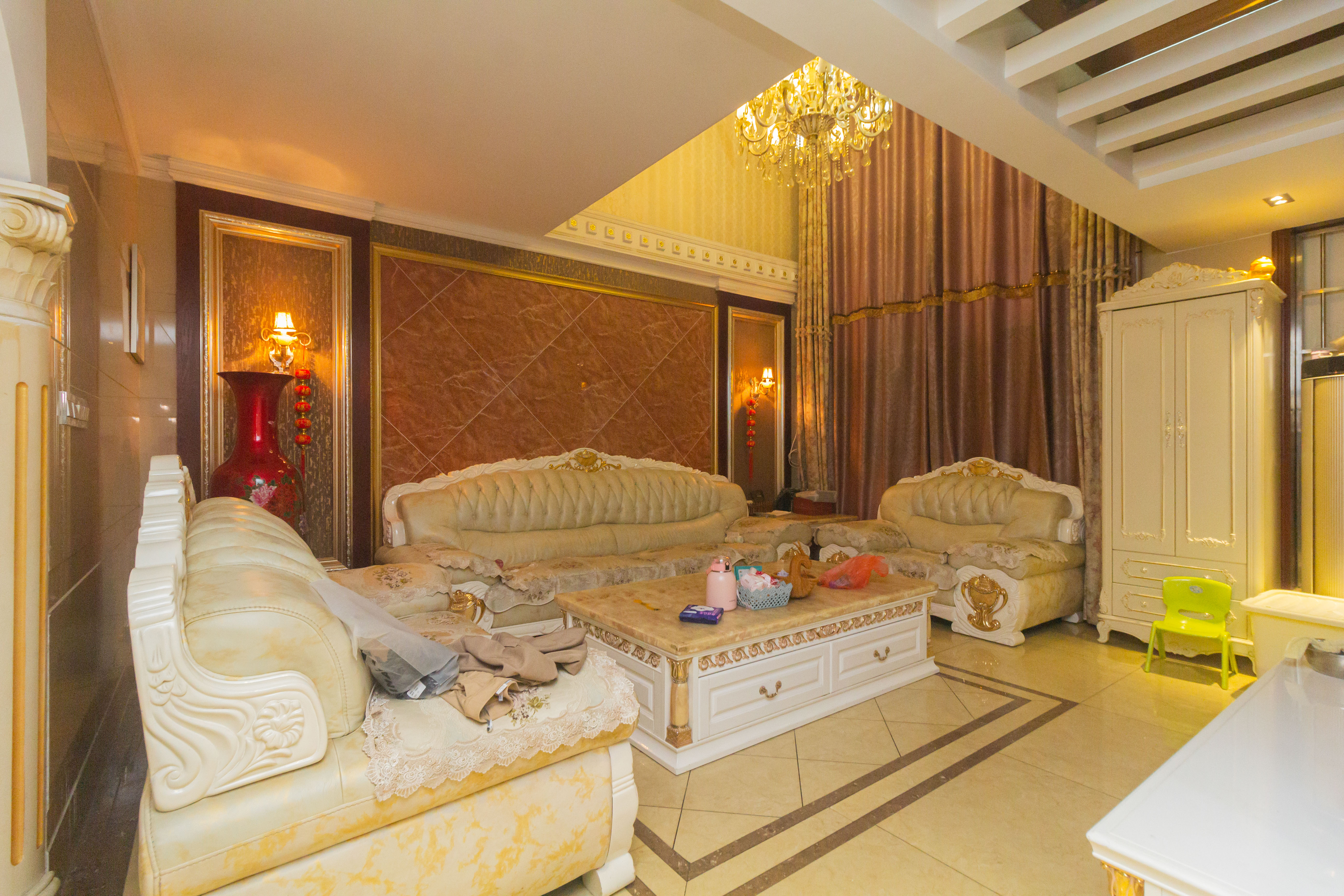 东业早安星城 5室2厅3卫 267.8万 东业早安星城 5室2厅3卫 267.8万客厅