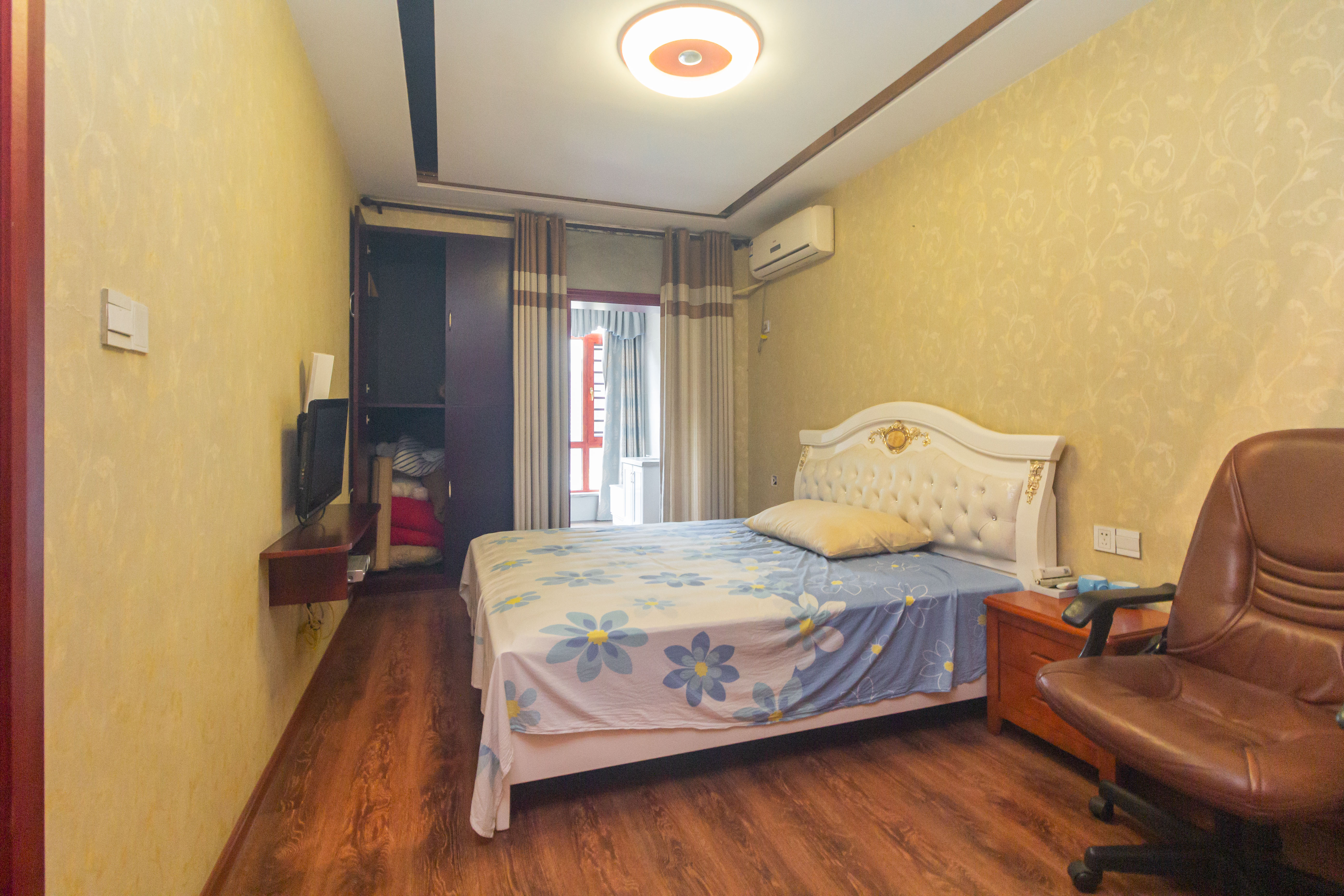 东业早安星城 5室2厅3卫 267.8万 东业早安星城 5室2厅3卫 267.8万卧室