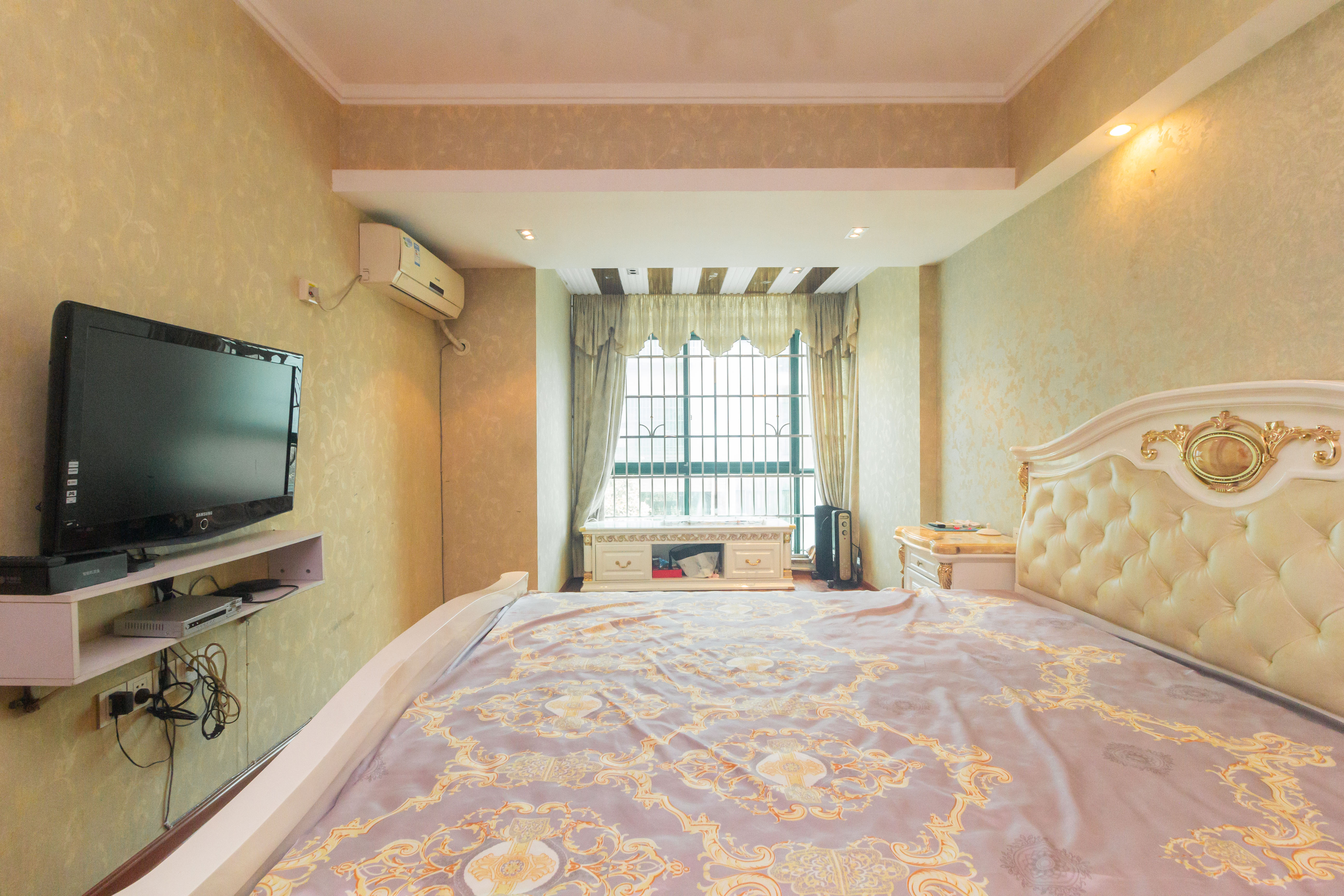 东业早安星城 5室2厅3卫 267.8万 东业早安星城 5室2厅3卫 267.8万卧室