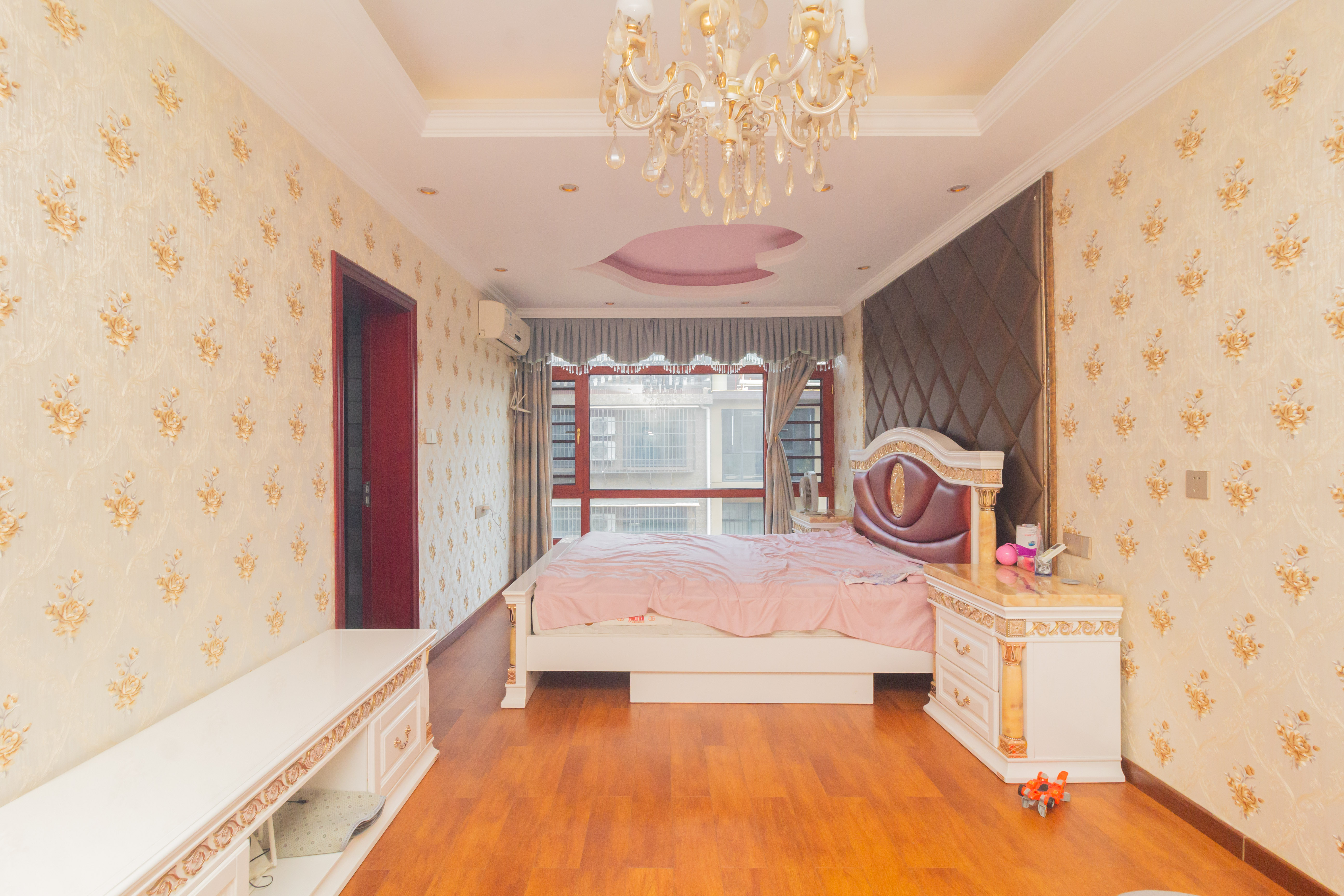 东业早安星城 5室2厅3卫 267.8万 东业早安星城 5室2厅3卫 267.8万卧室