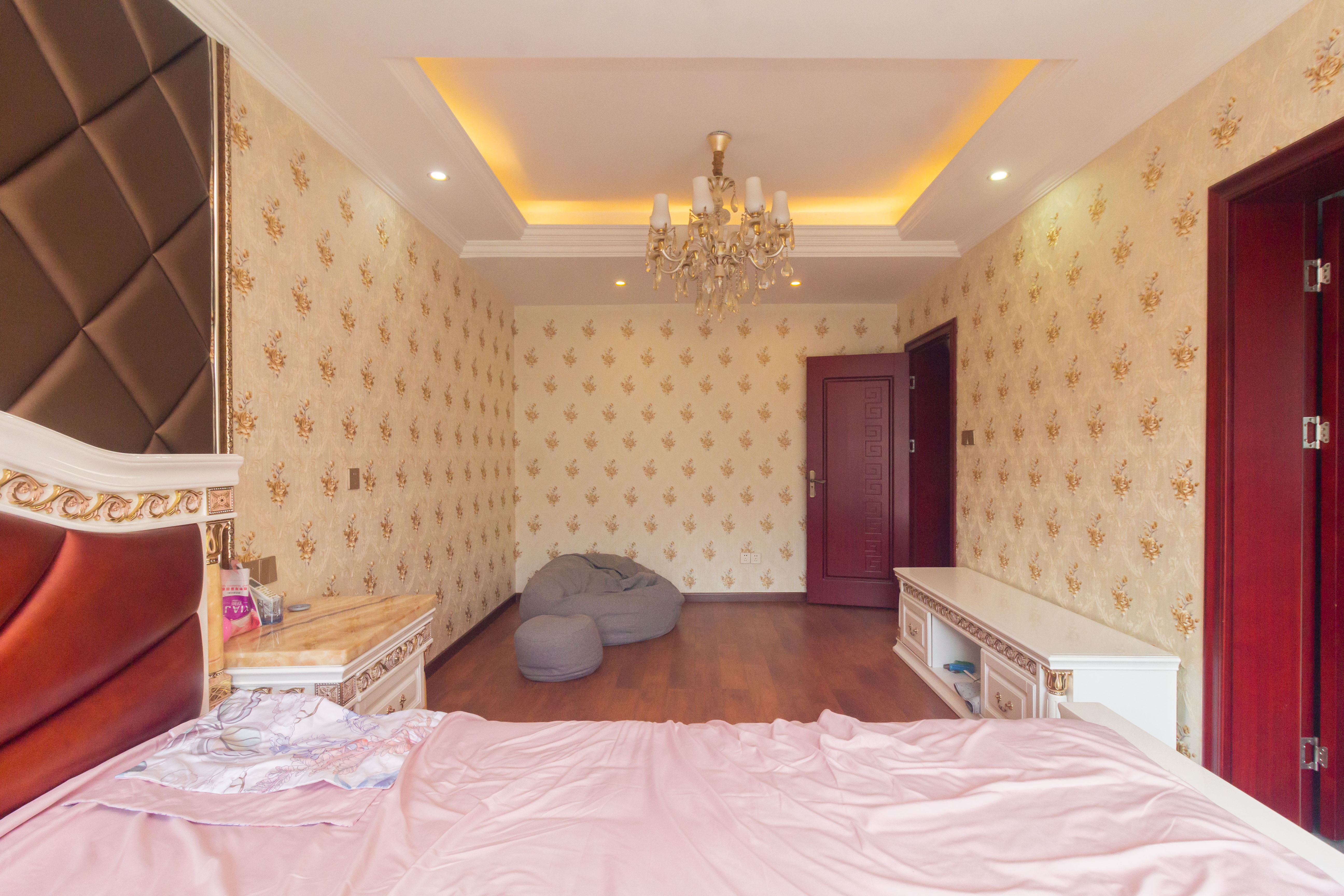 东业早安星城 5室2厅3卫 267.8万 东业早安星城 5室2厅3卫 267.8万卧室