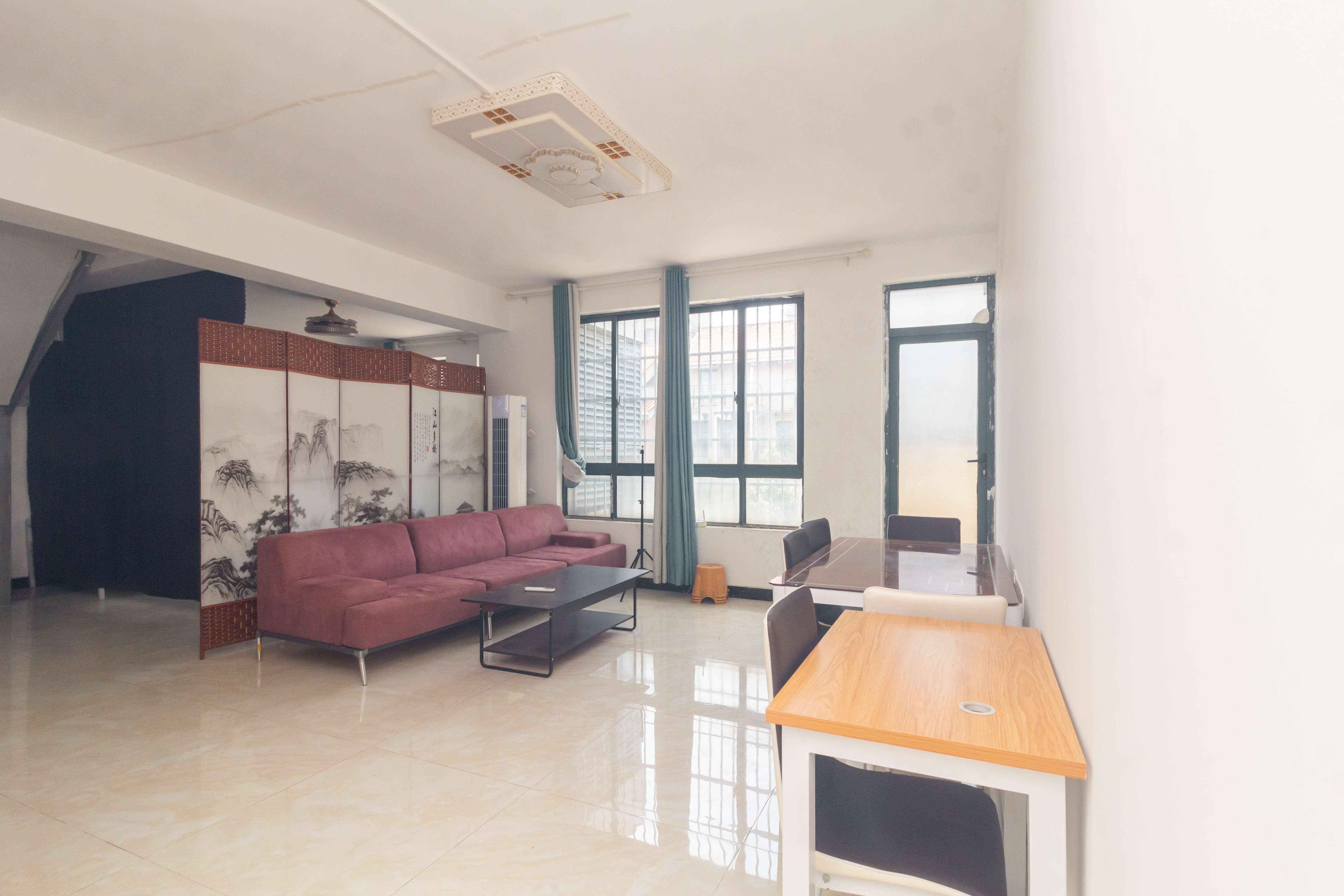 东业早安星城  6室2厅1卫    152.9万 东业早安星城  6室2厅1卫    152.9万客厅