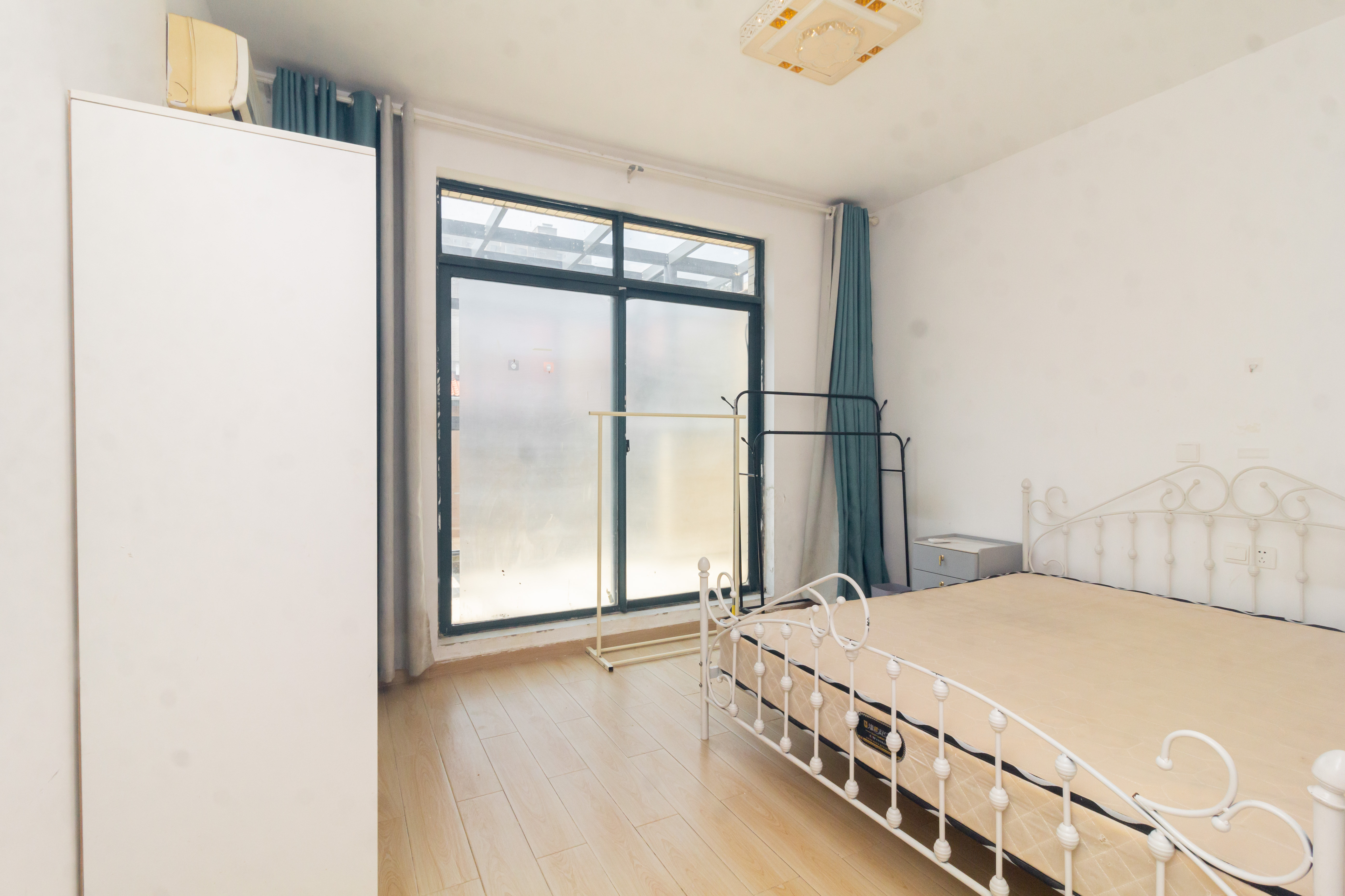 东业早安星城  6室2厅1卫    152.9万 东业早安星城  6室2厅1卫    152.9万卧室