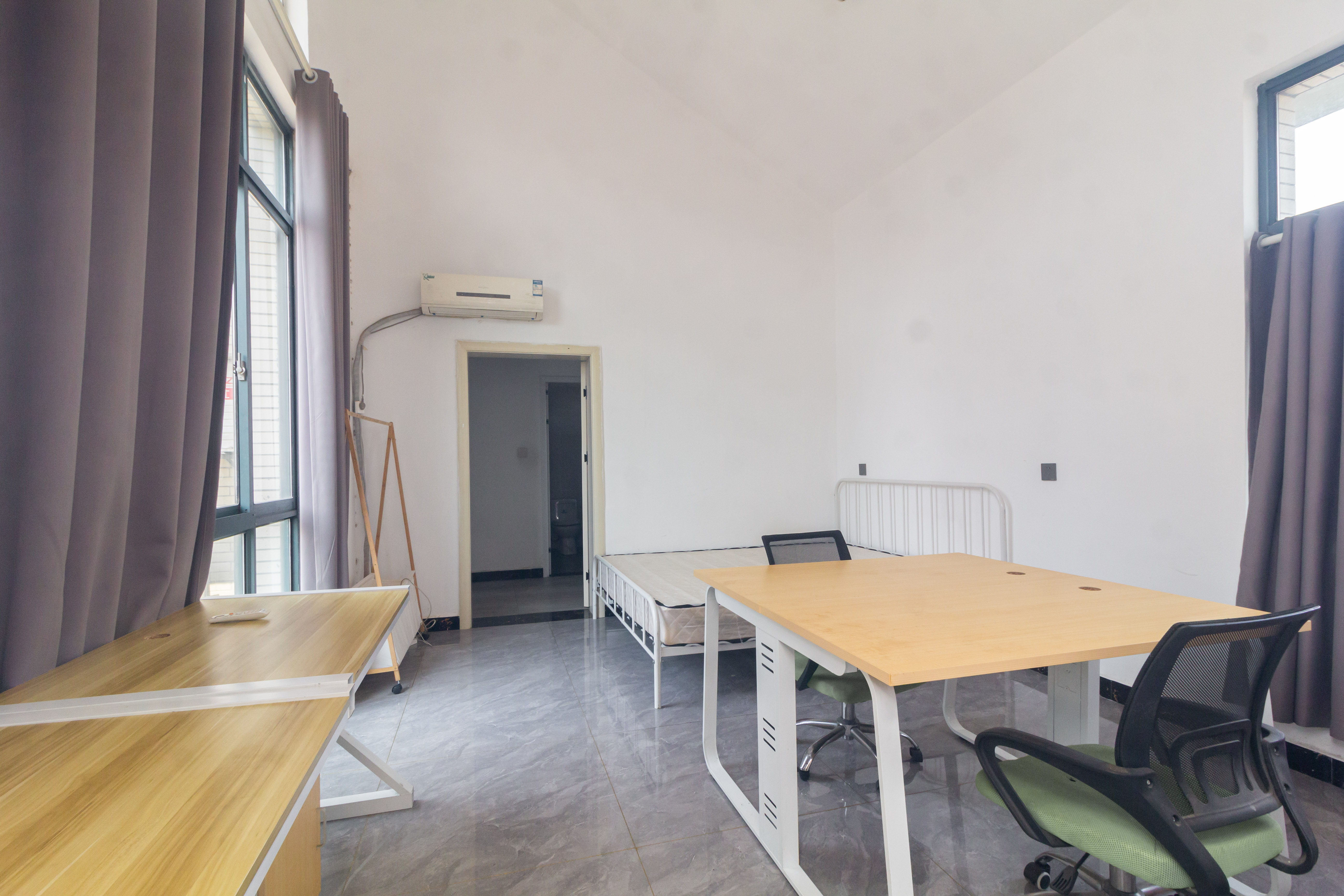 东业早安星城  6室2厅1卫    152.9万 东业早安星城  6室2厅1卫    152.9万卧室