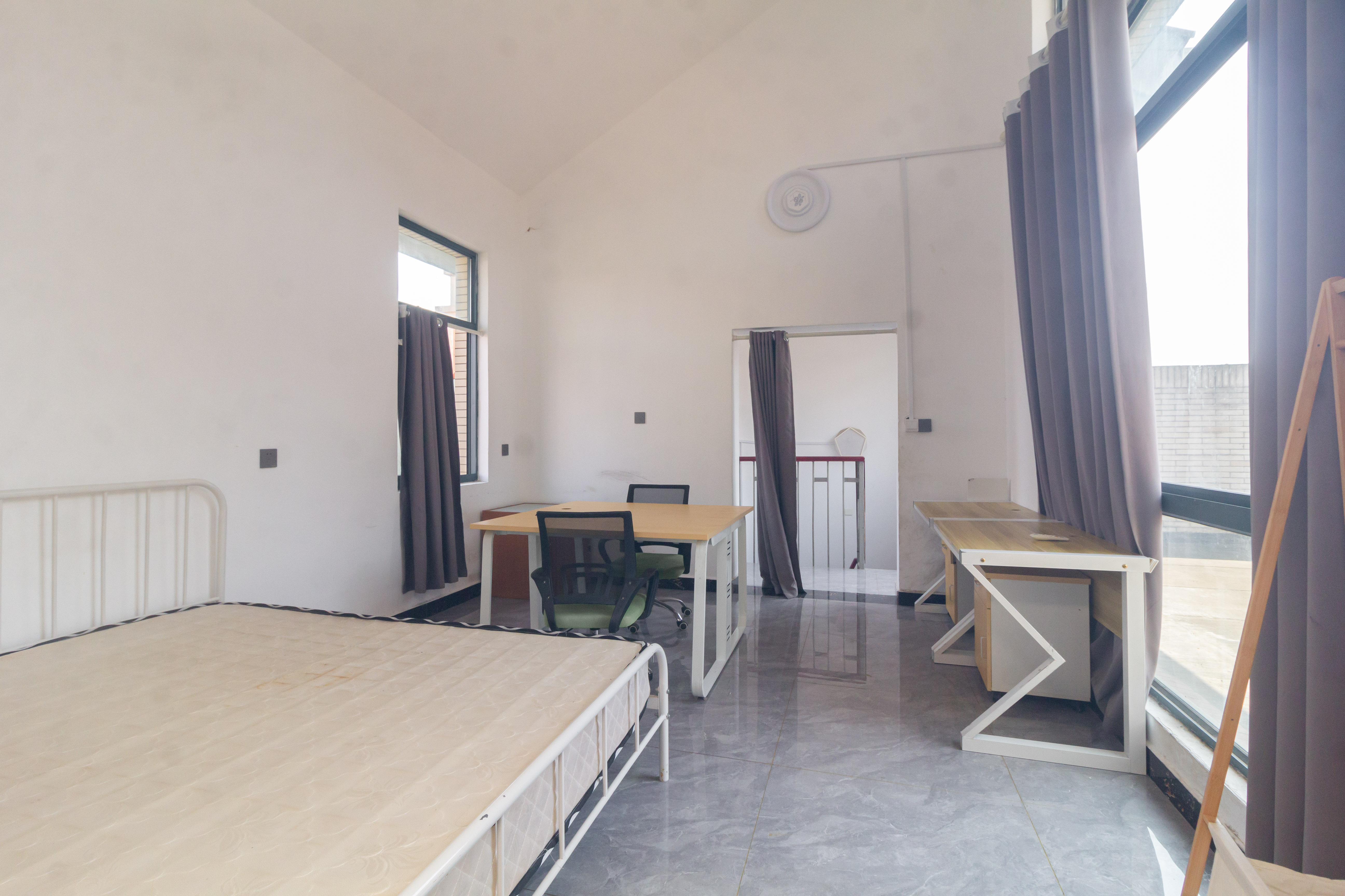 东业早安星城  6室2厅1卫    152.9万 东业早安星城  6室2厅1卫    152.9万卧室