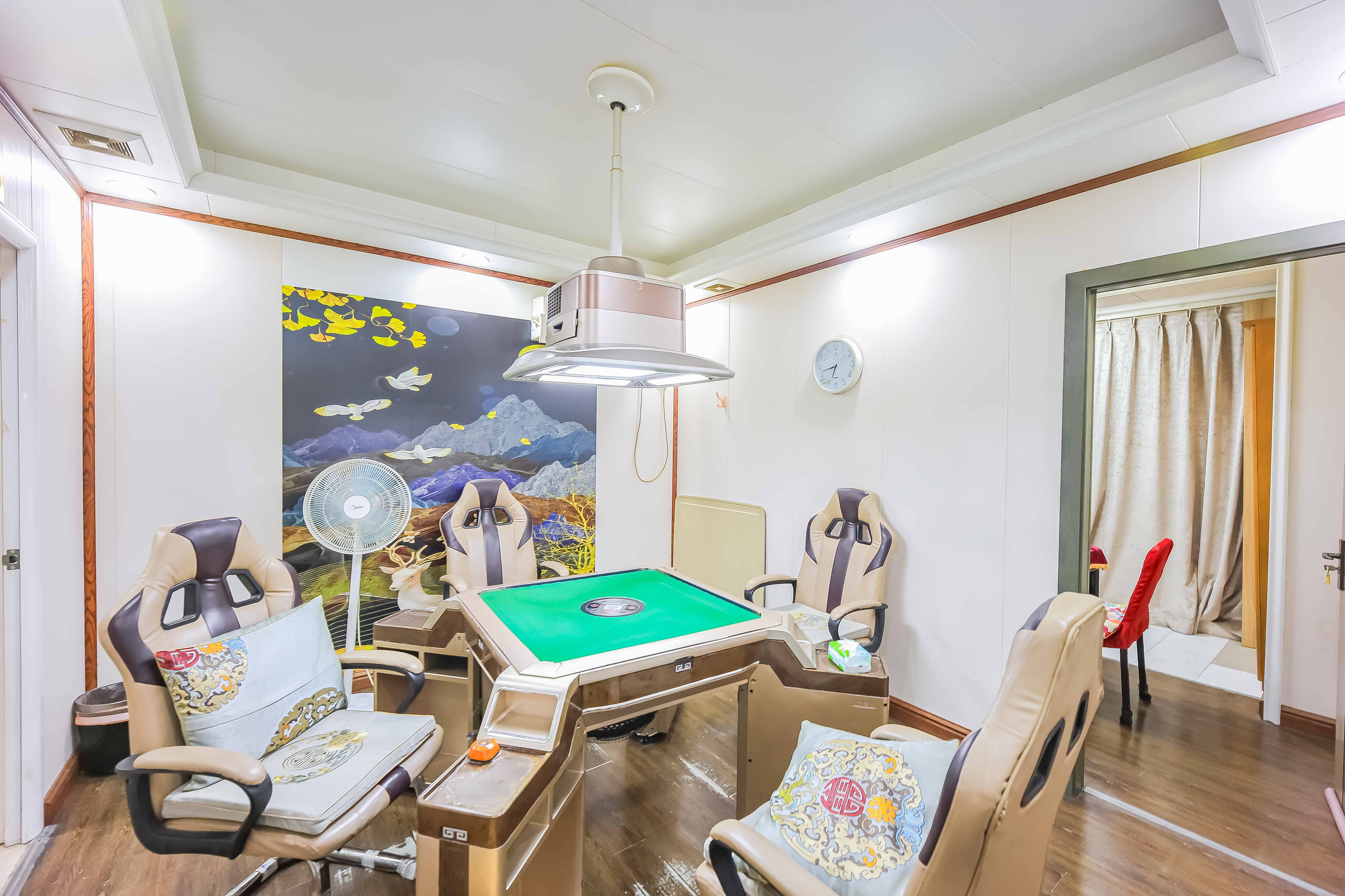 中天枫景园  3室2厅2卫    310.0万卧室