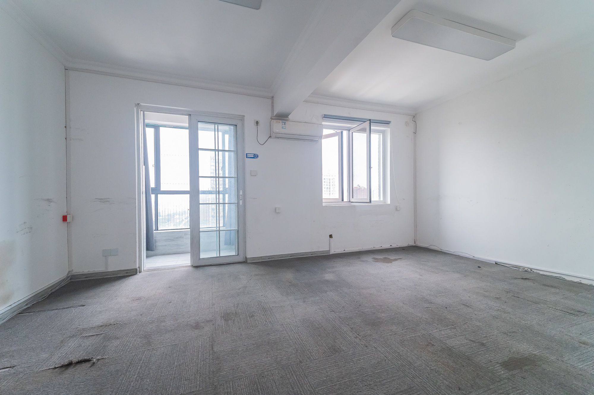 尚城 1室2厅2卫 93.8万 尚城 1室2厅2卫 93.8万其他