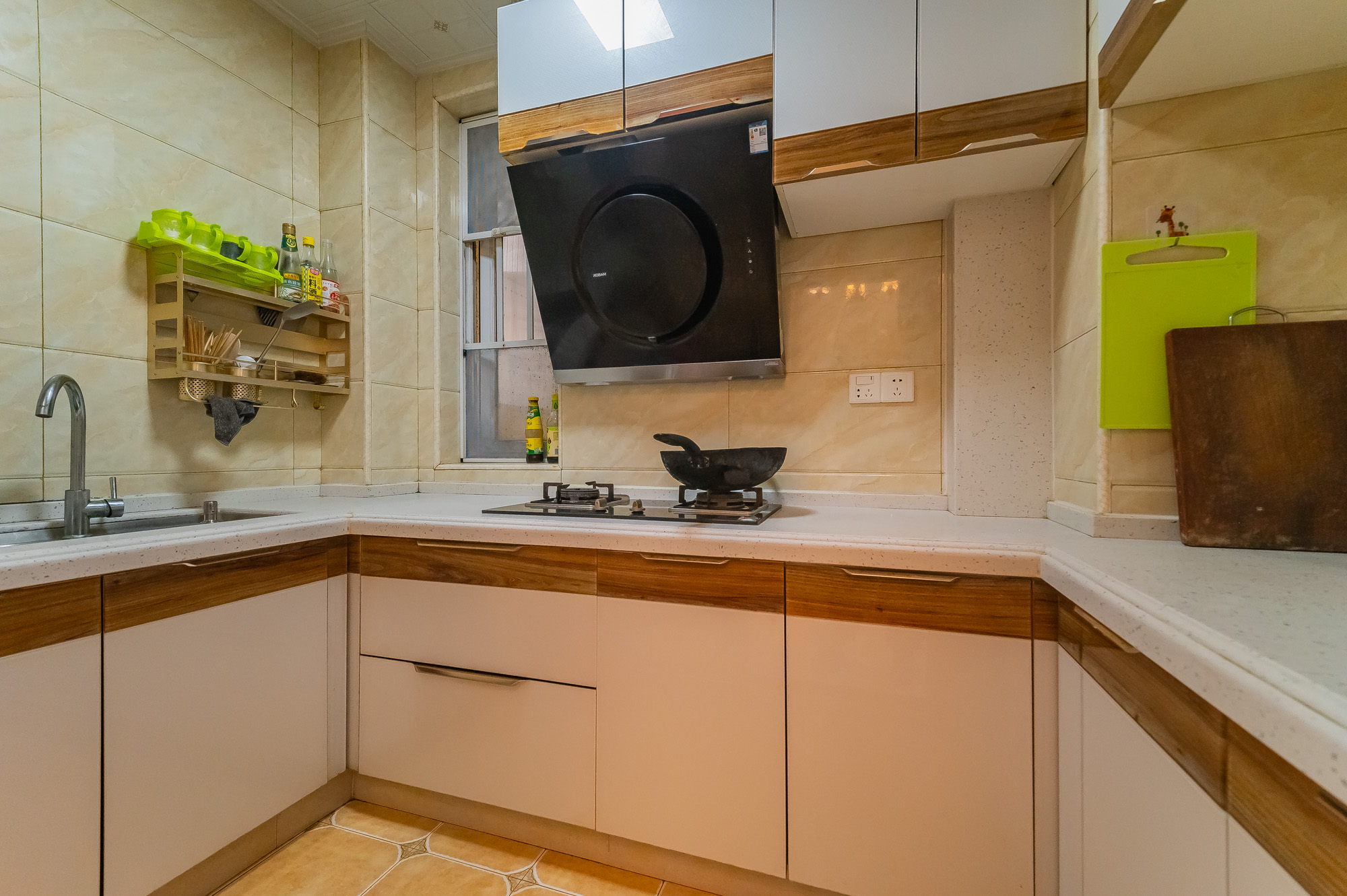 MOMA当代广场  3室2厅1卫    78.0万 MOMA当代广场  3室2厅1卫    78.0万厨房