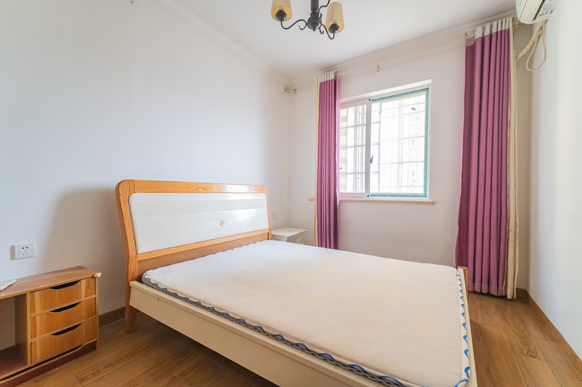 MOMA当代广场  3室2厅1卫    78.0万 MOMA当代广场  3室2厅1卫    78.0万卧室