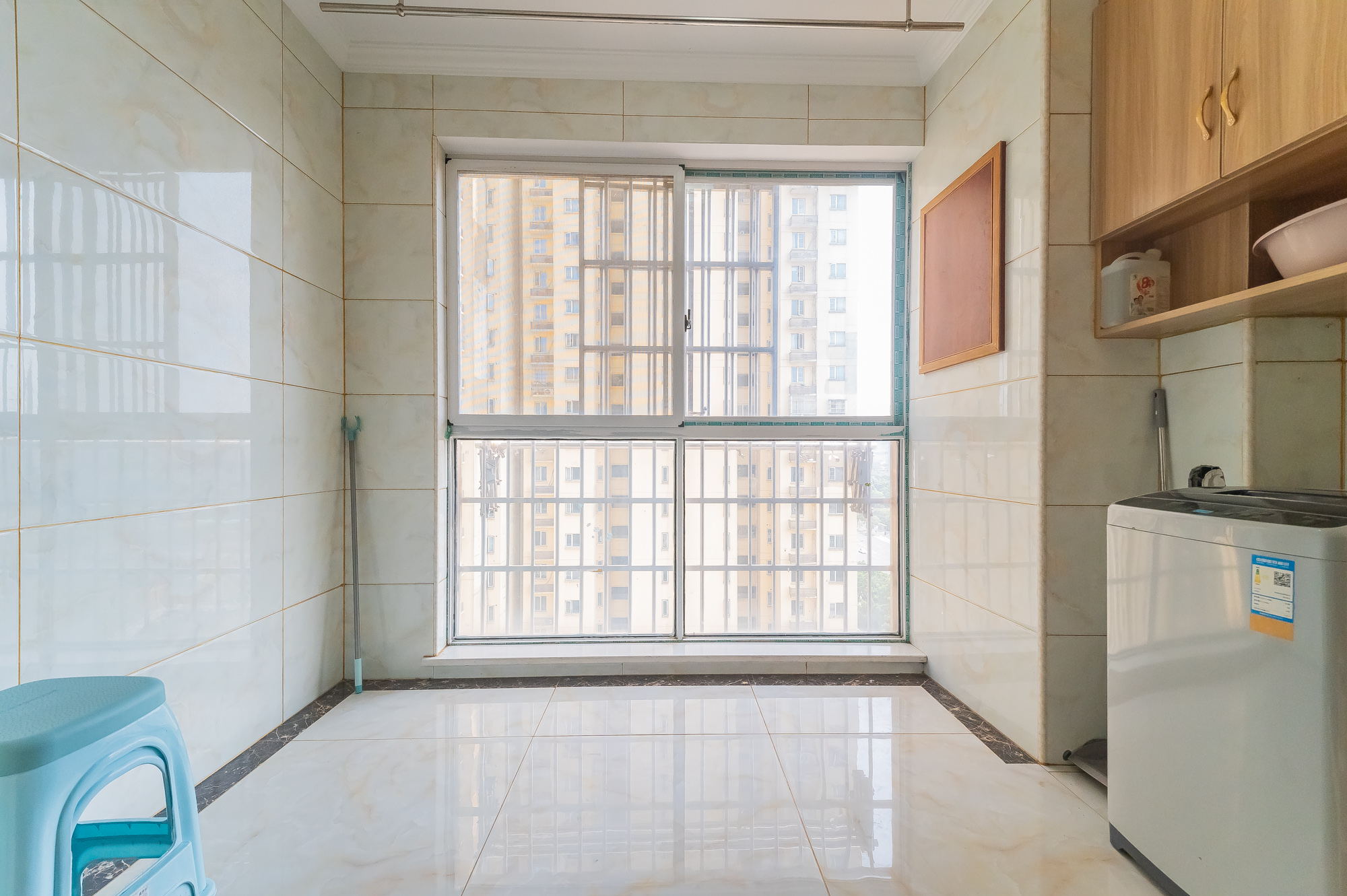 MOMA当代广场  3室2厅1卫    78.0万 MOMA当代广场  3室2厅1卫    78.0万阳台