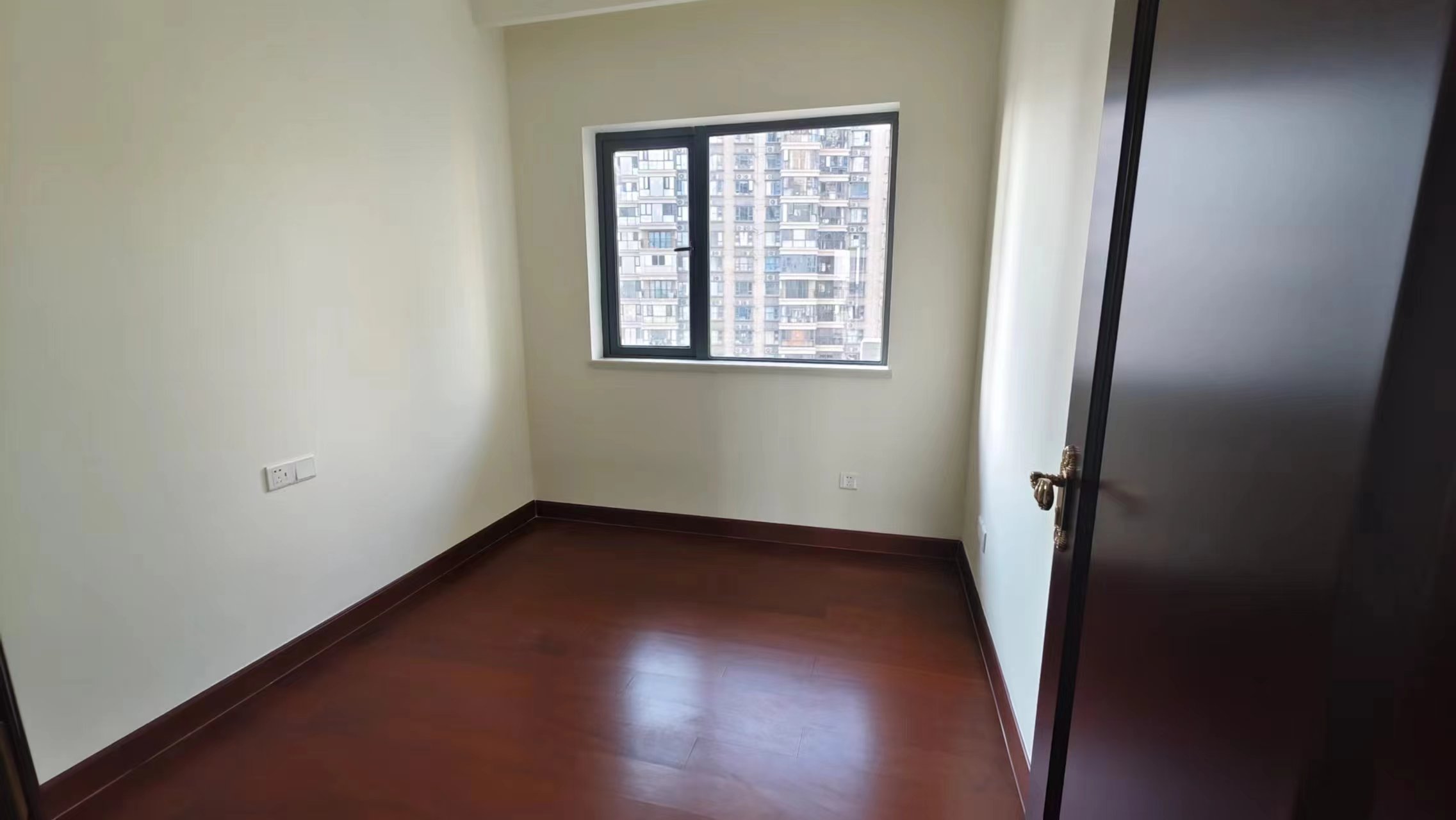 恒大华府  4室2厅2卫    108.0万 恒大华府  4室2厅2卫    108.0万室内图