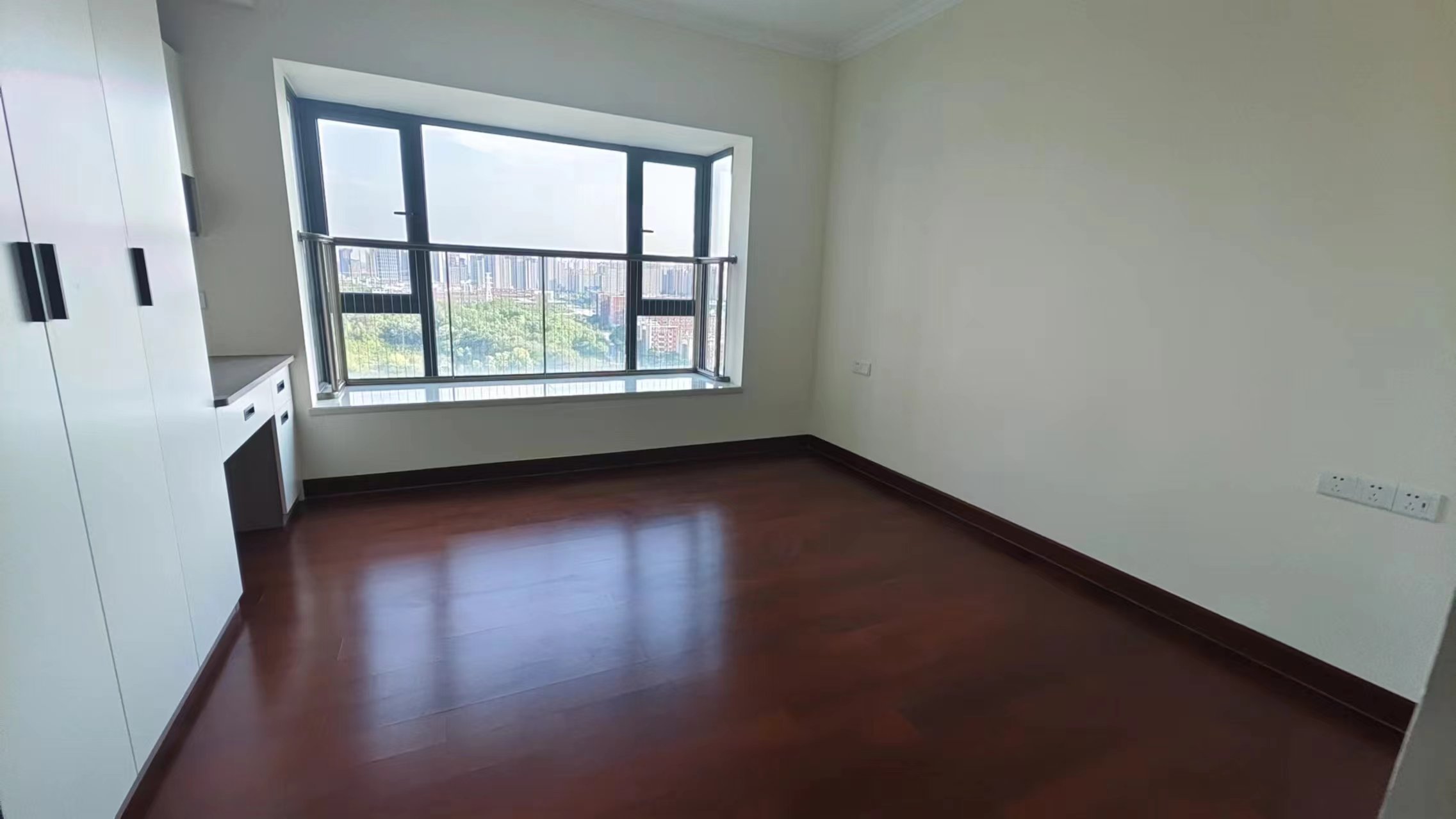 恒大华府  4室2厅2卫    108.0万 恒大华府  4室2厅2卫    108.0万室内图